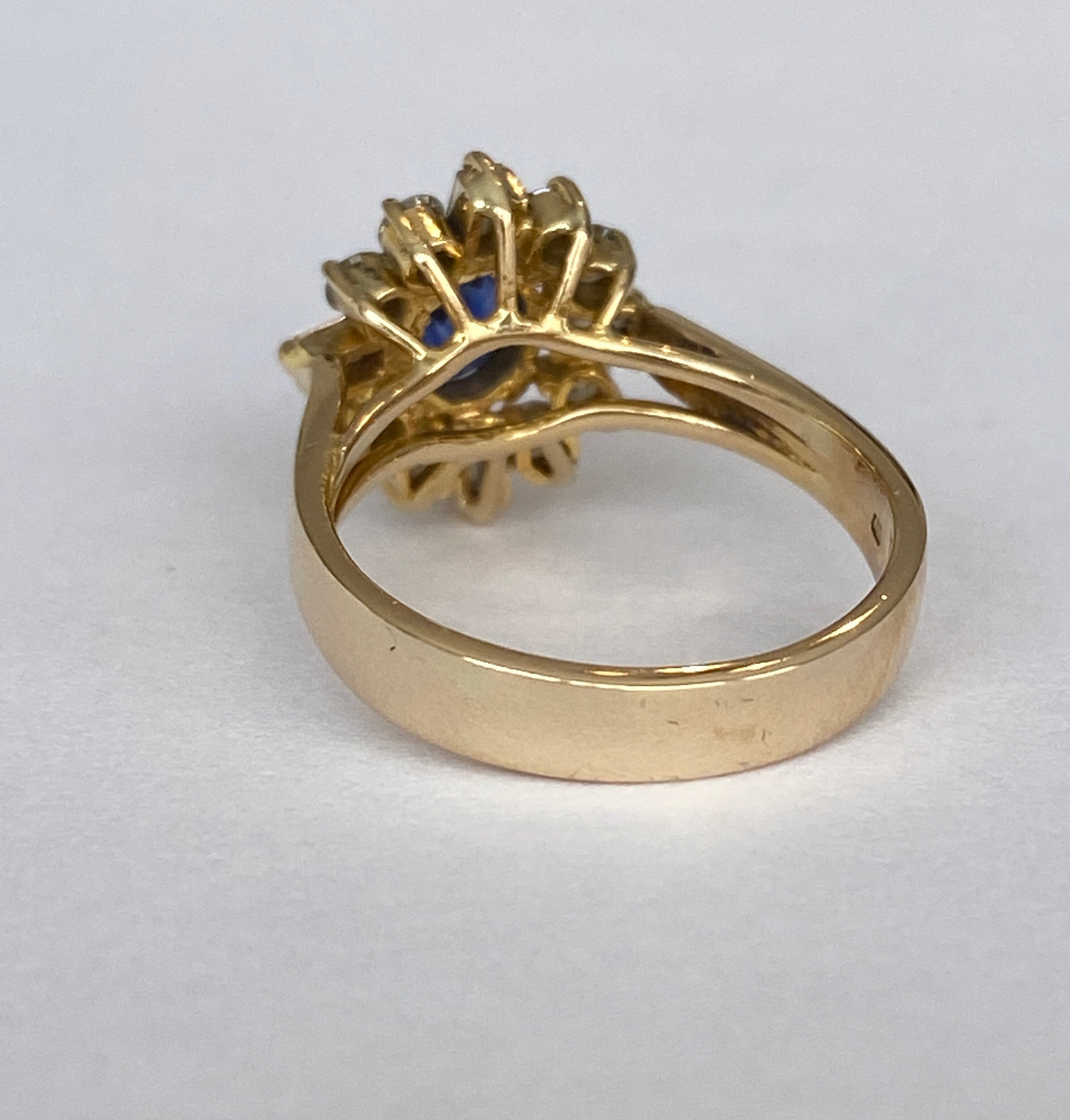 18K Yellow Gold 0.84 ct Sapphire and 0.52 crt Diamond Ring