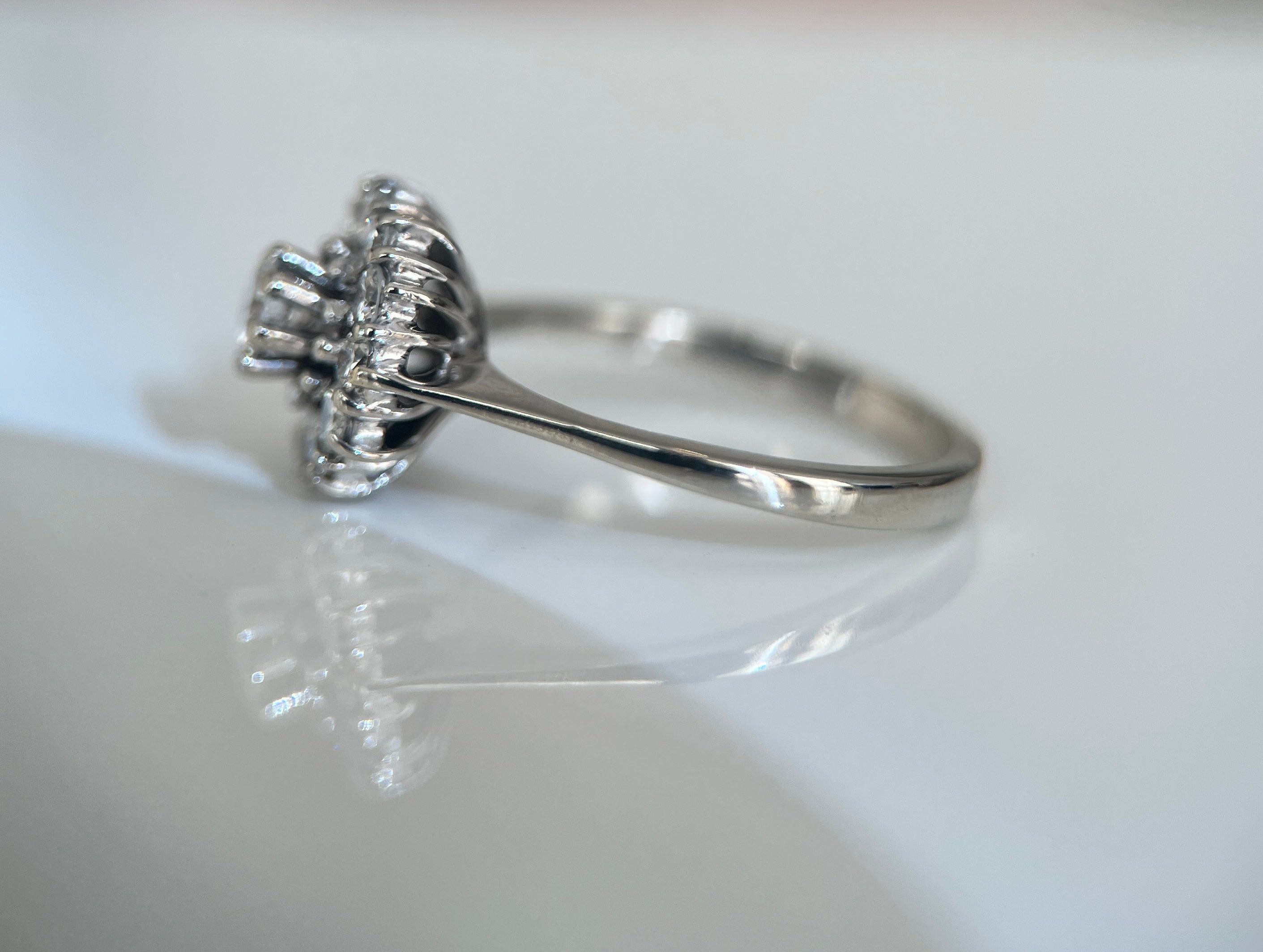 Vintage 18 kt White Gold Rosette Engagement Diamonds ring