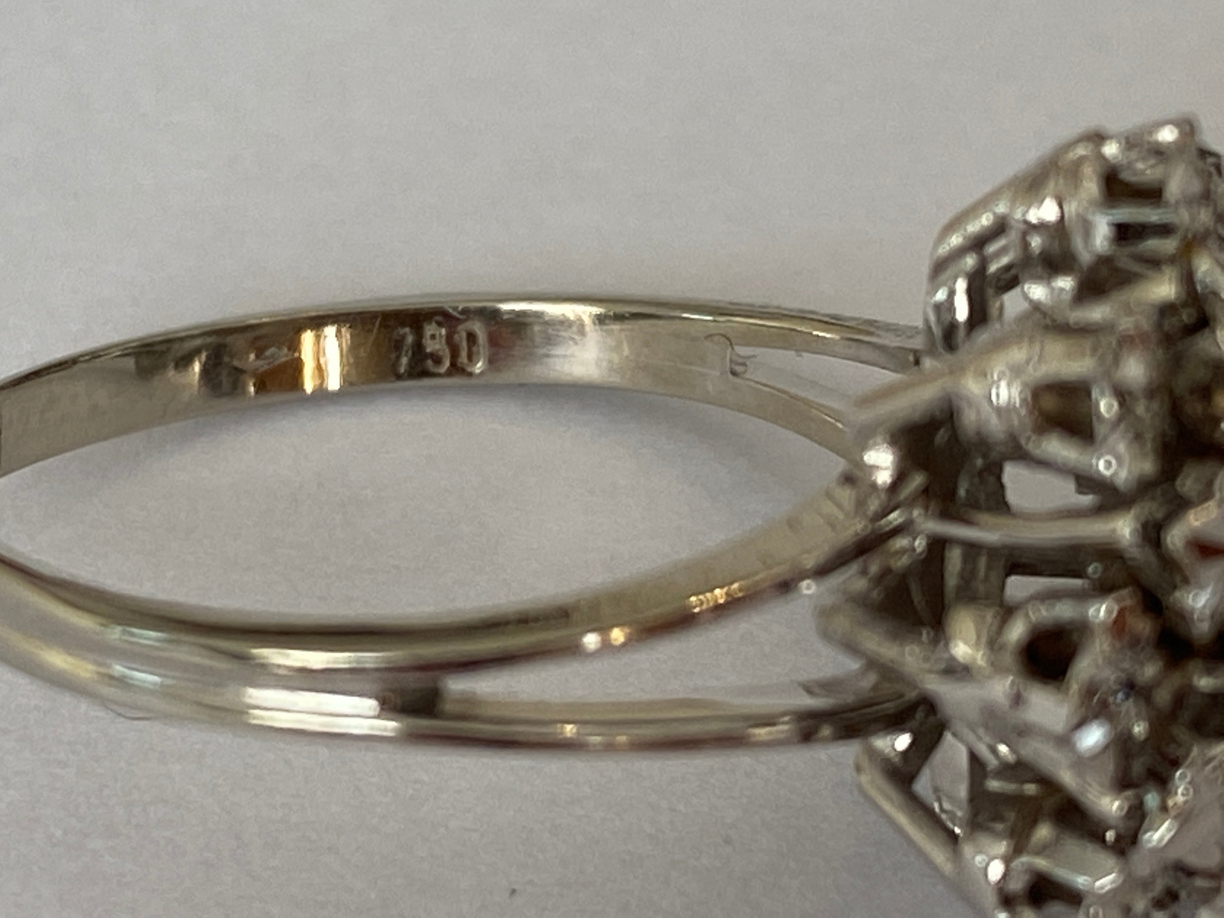 Vintage 18 kt White Gold Rosette Cluster Diamonds ring