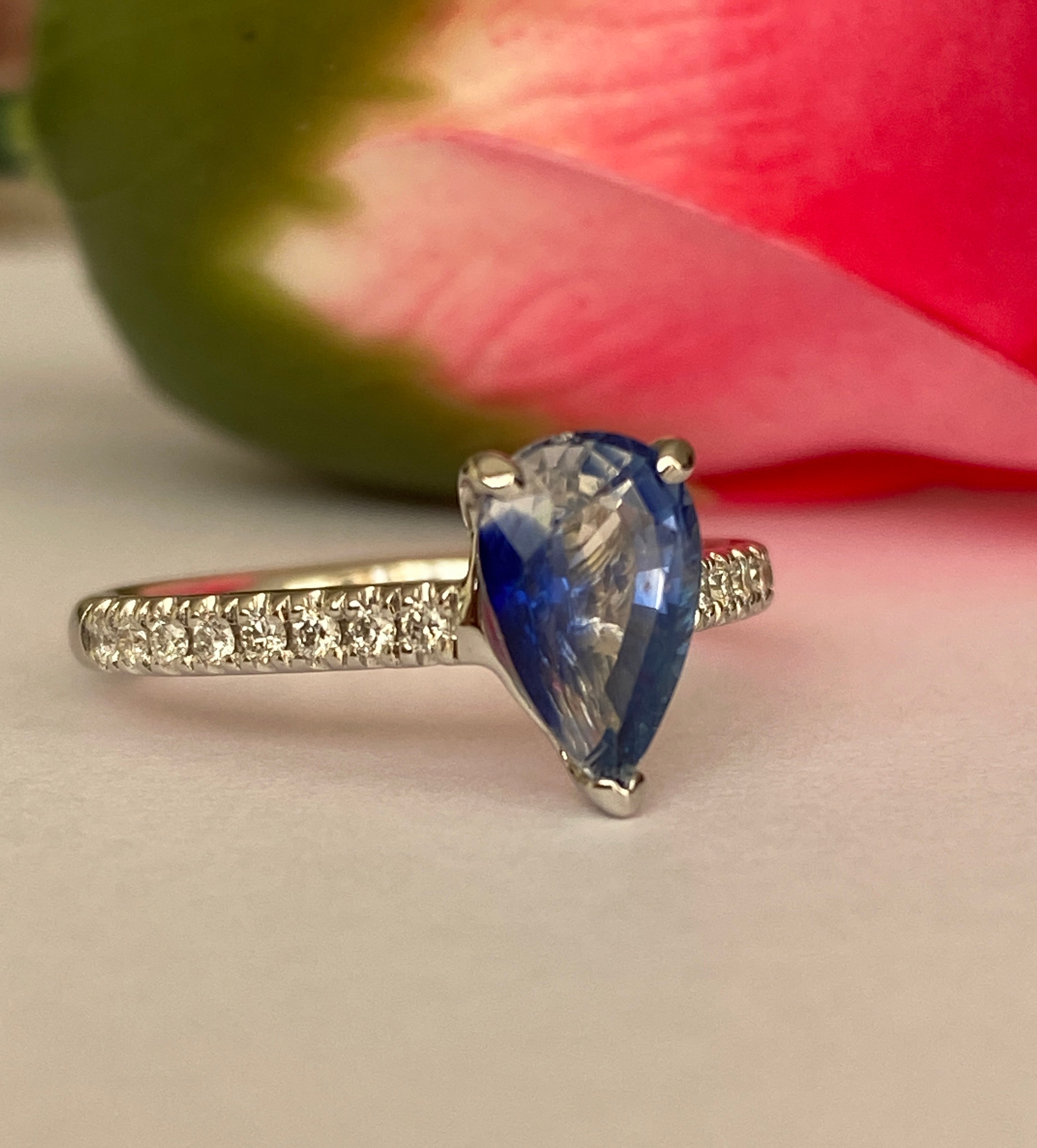 ALGT Certified 1.90 Carat Ceylon  Sapphire & Diamond Cocktail Ring in White gold
