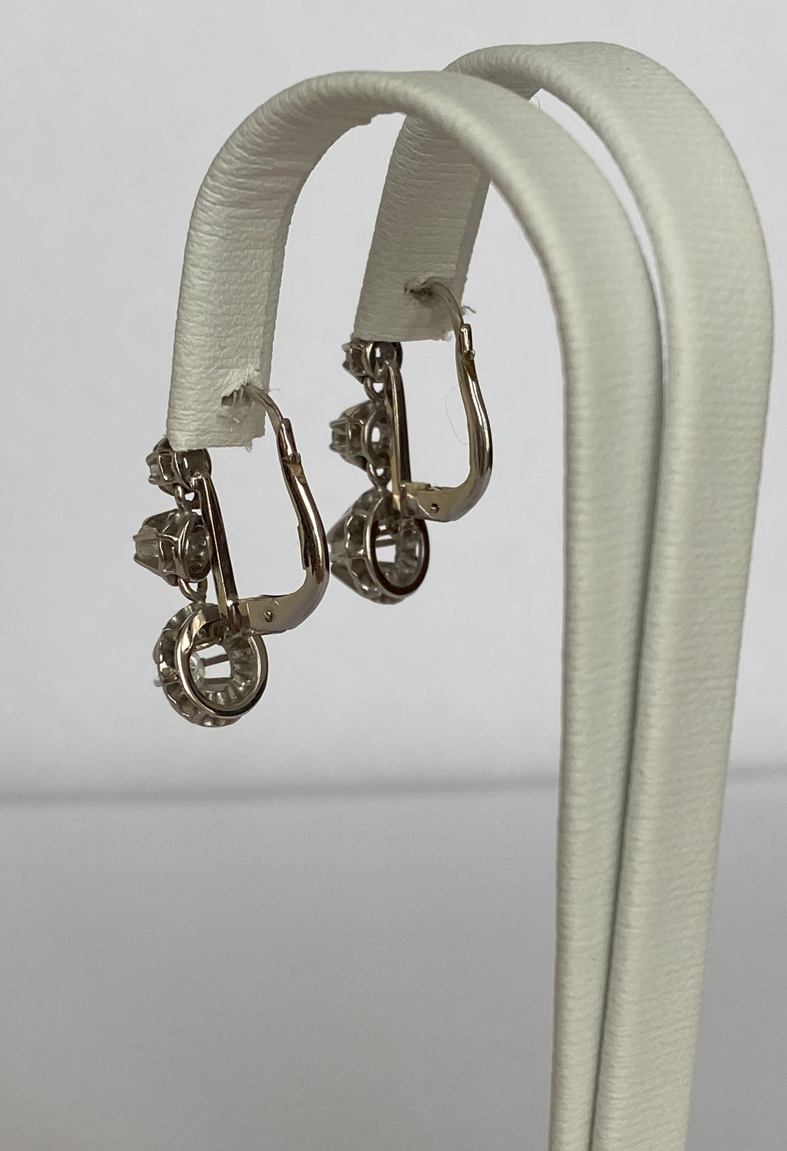 Vintage 18 kt White Gold Drop Earrings with Diamonds