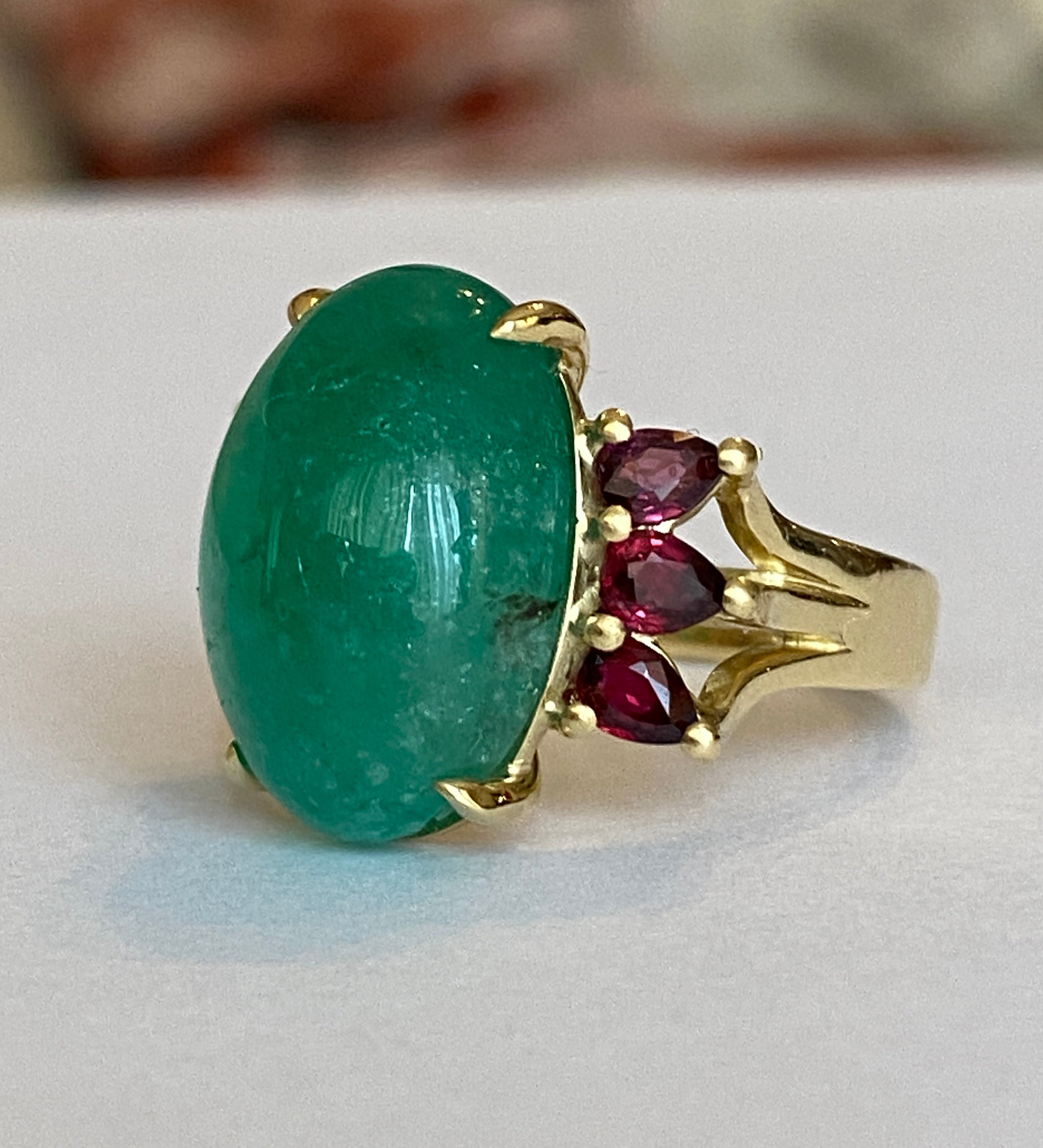 ALGT certified Natural 10.17 Carat Ural Emerald and Ruby Cocktail ring