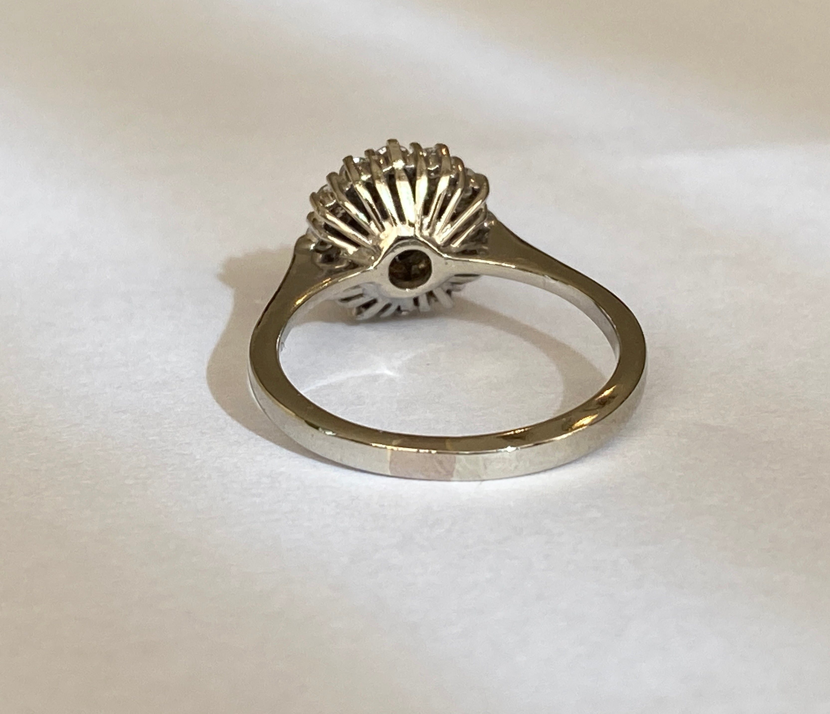 Vintage 18 kt White Gold Rosette Engagement Diamonds ring