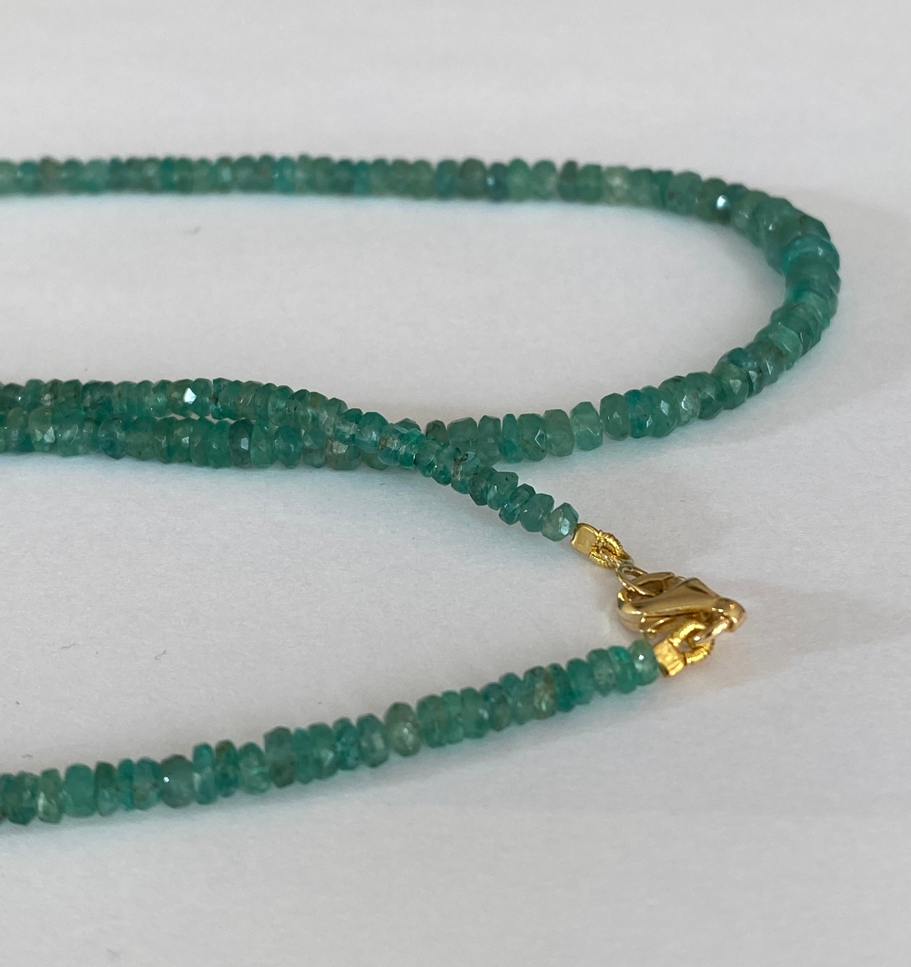 Necklace Natural Colombia emeralds in yellow 18 Kt yellow gold