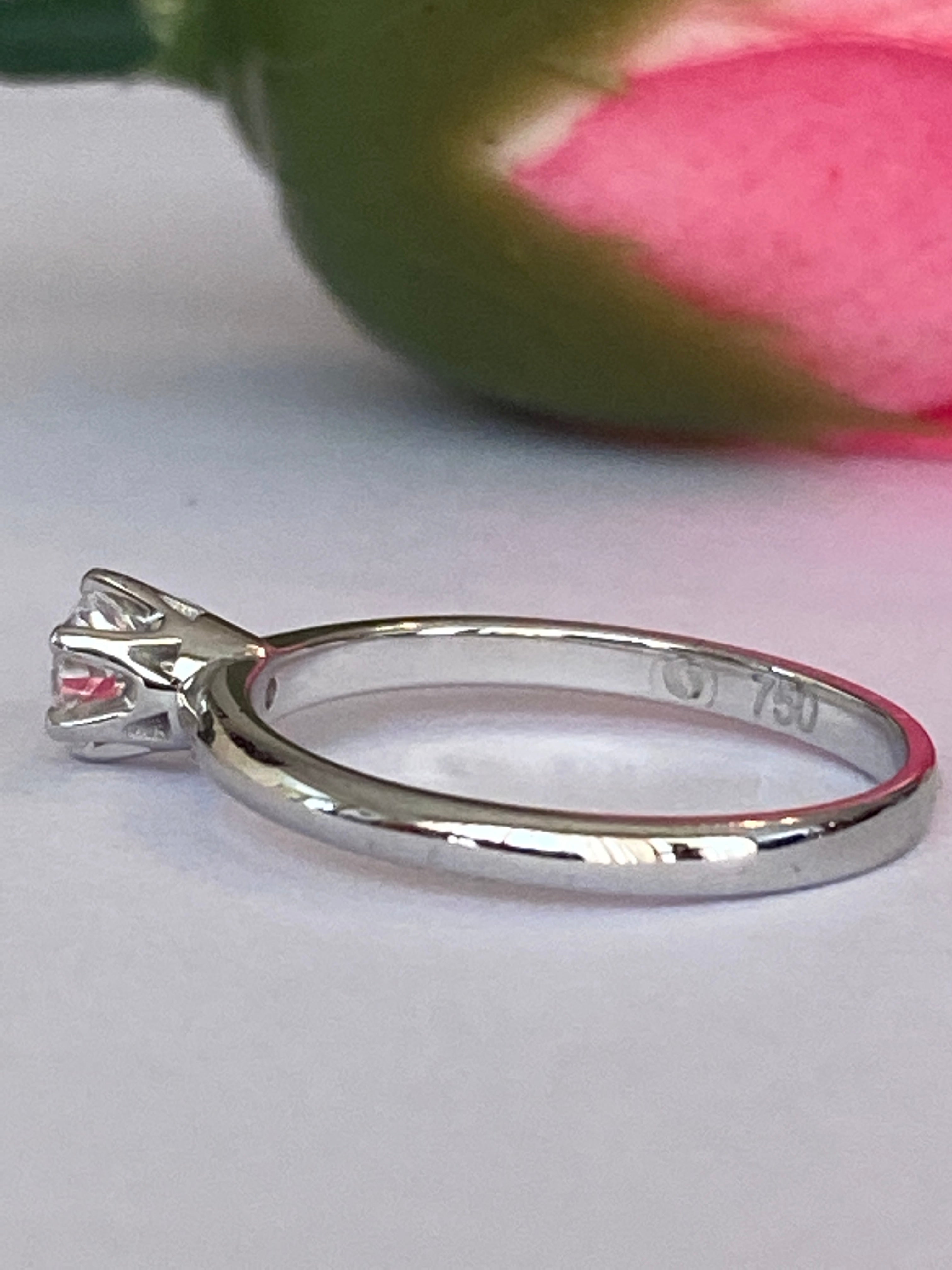 GIA Certified 0.30ct Diamond Engagement Ring 18 kt Gold