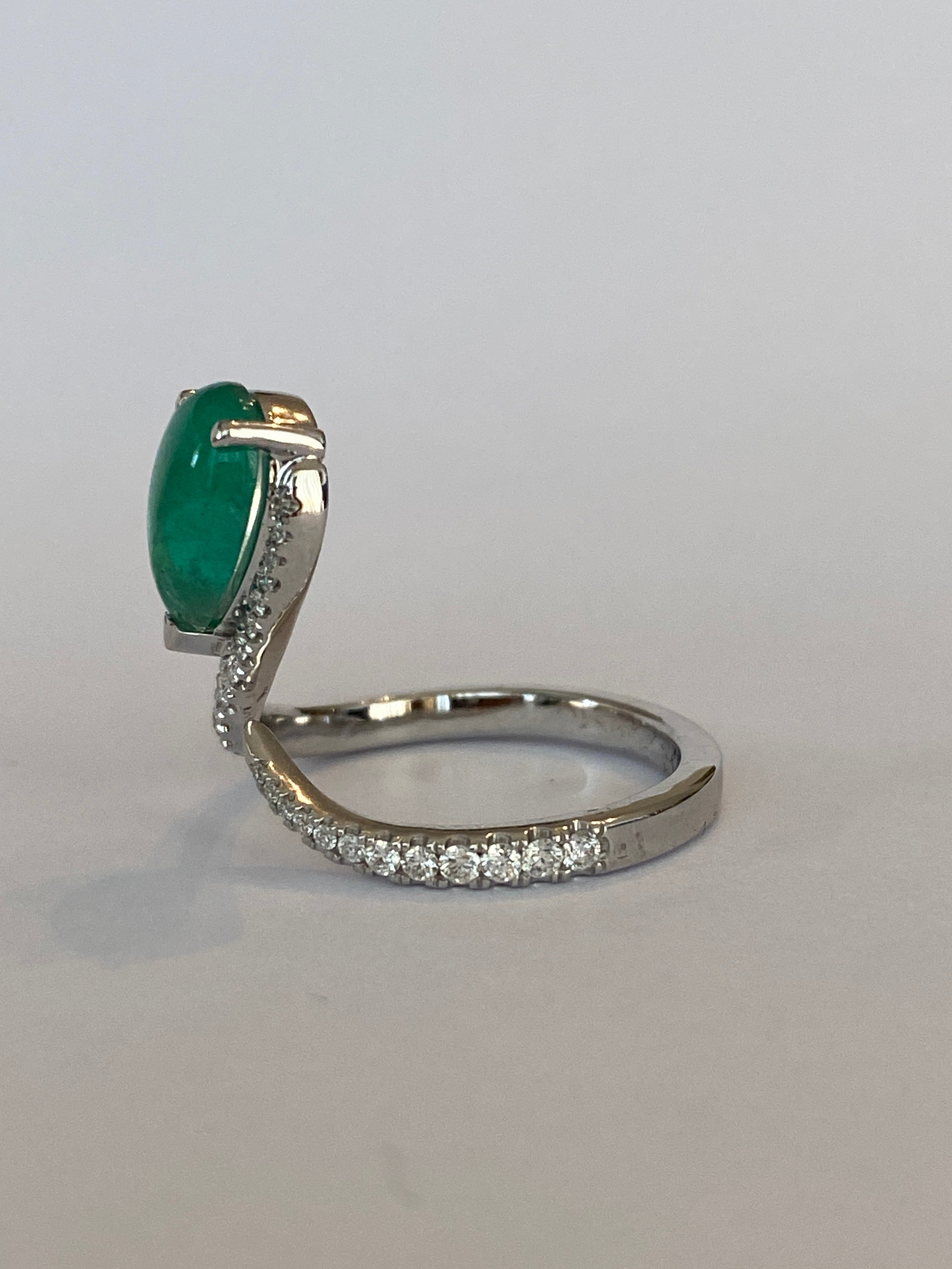 ALGT certified Natural 1.46 Carat Ural Emerald and  Diamond  White Gold Cocktail Ring