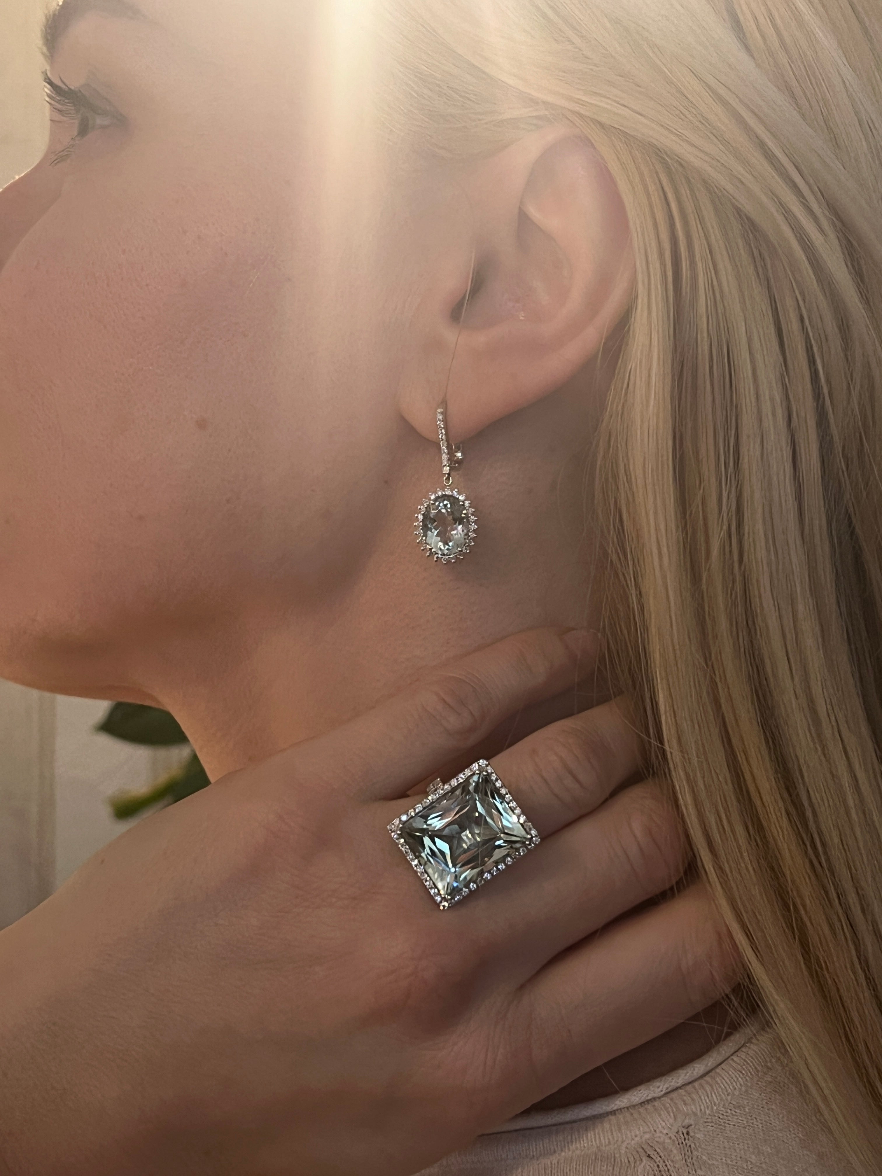 Dangling White Gold Earrings with Diamonds and Aquamarines
