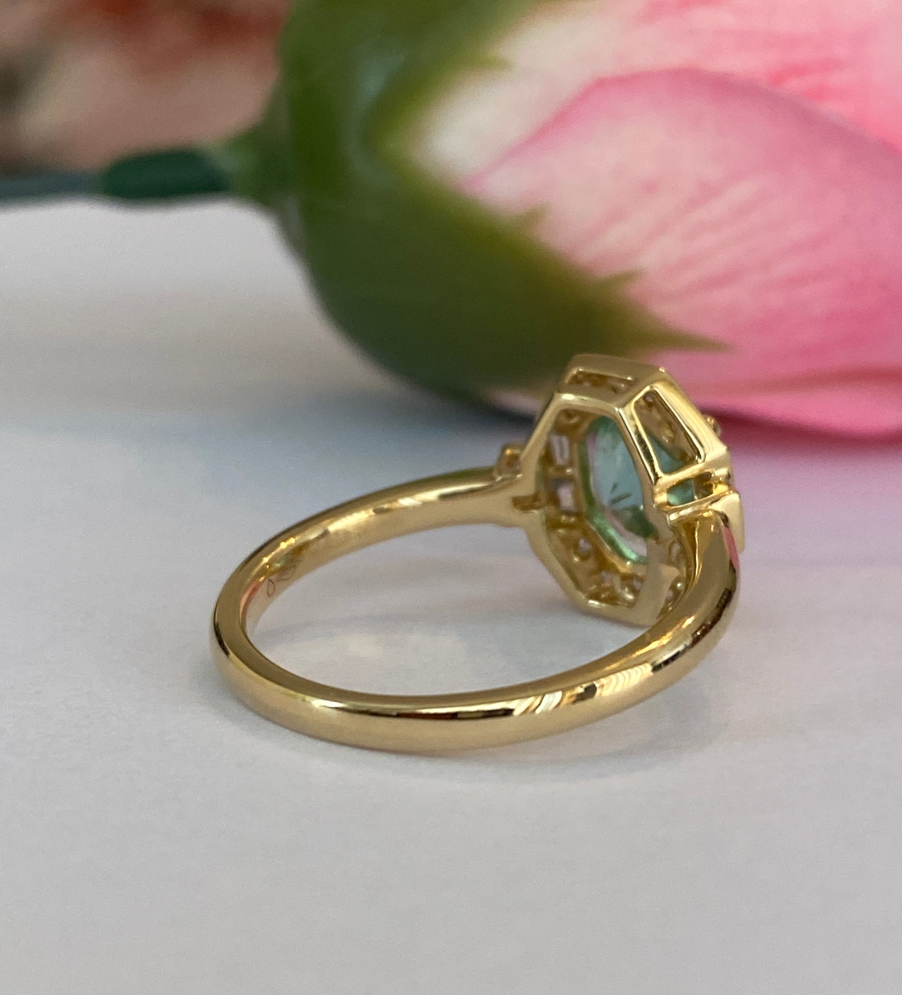 ALGT Certified 1.37 carat Paraiba Tourmaline Diamond  18 kt Yellow Gold Ring