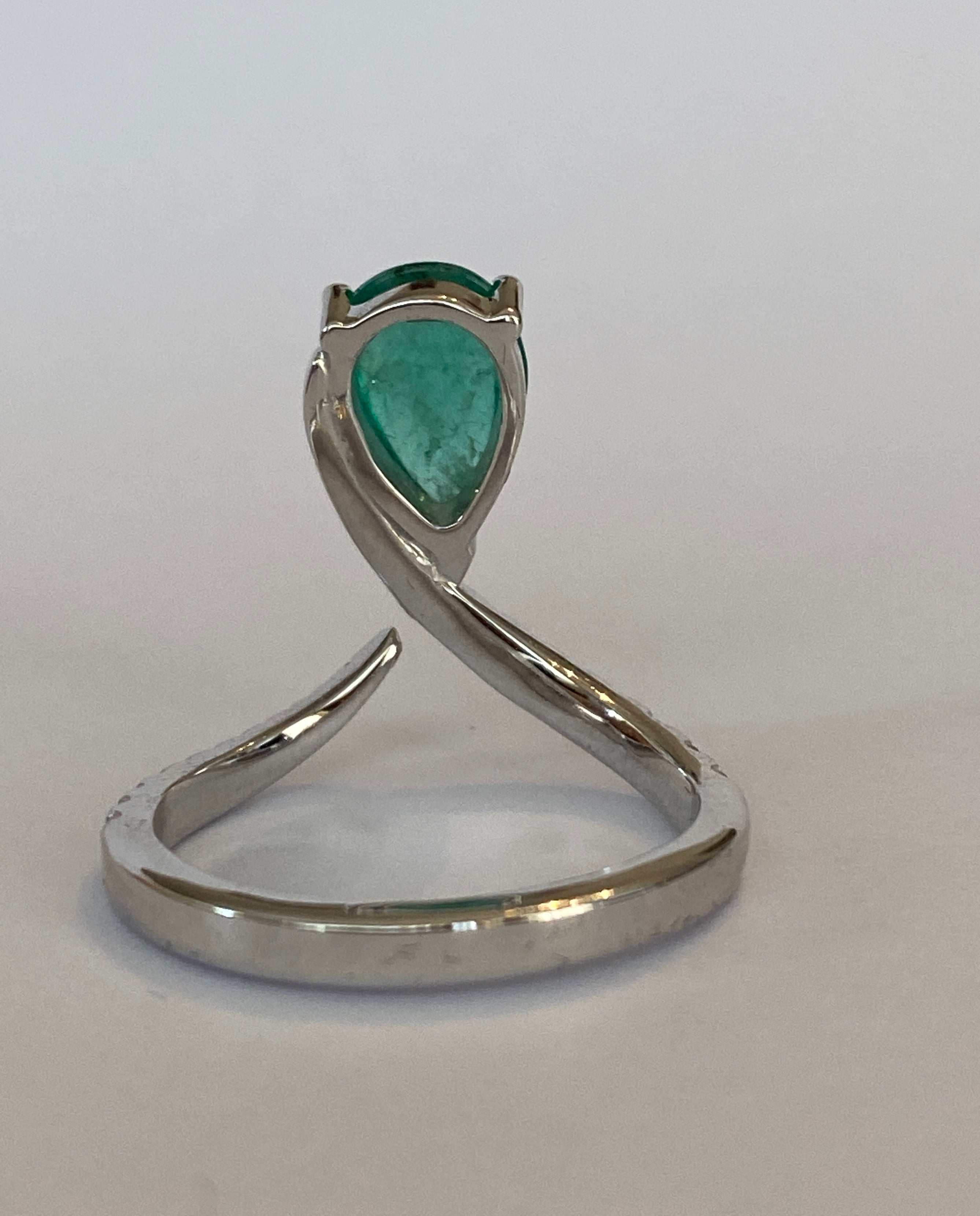 ALGT certified Natural 1.46 Carat Ural Emerald and  Diamond  White Gold Cocktail Ring