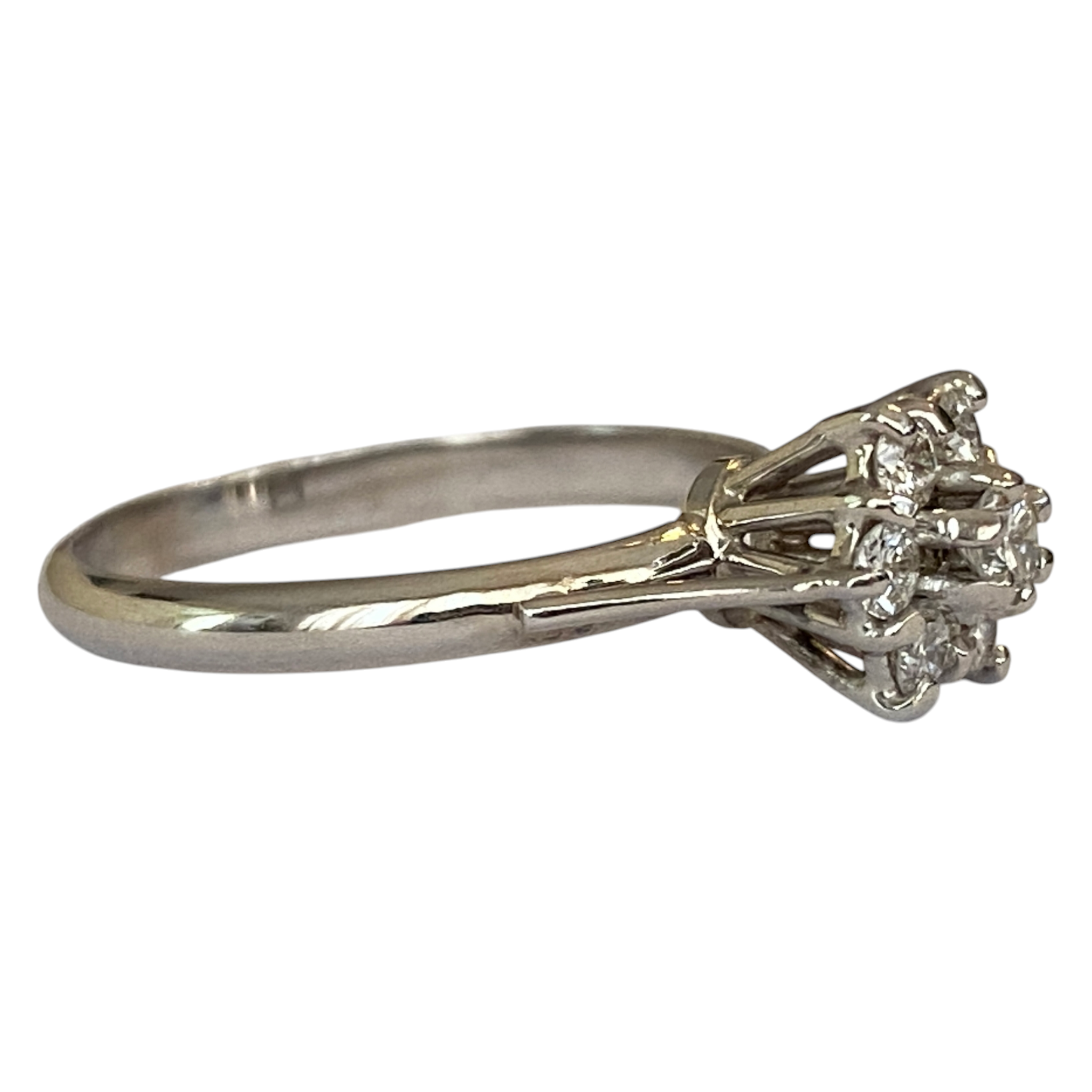 Vintage White Gold Rosette Ring Diamonds – A Timeless Treasure