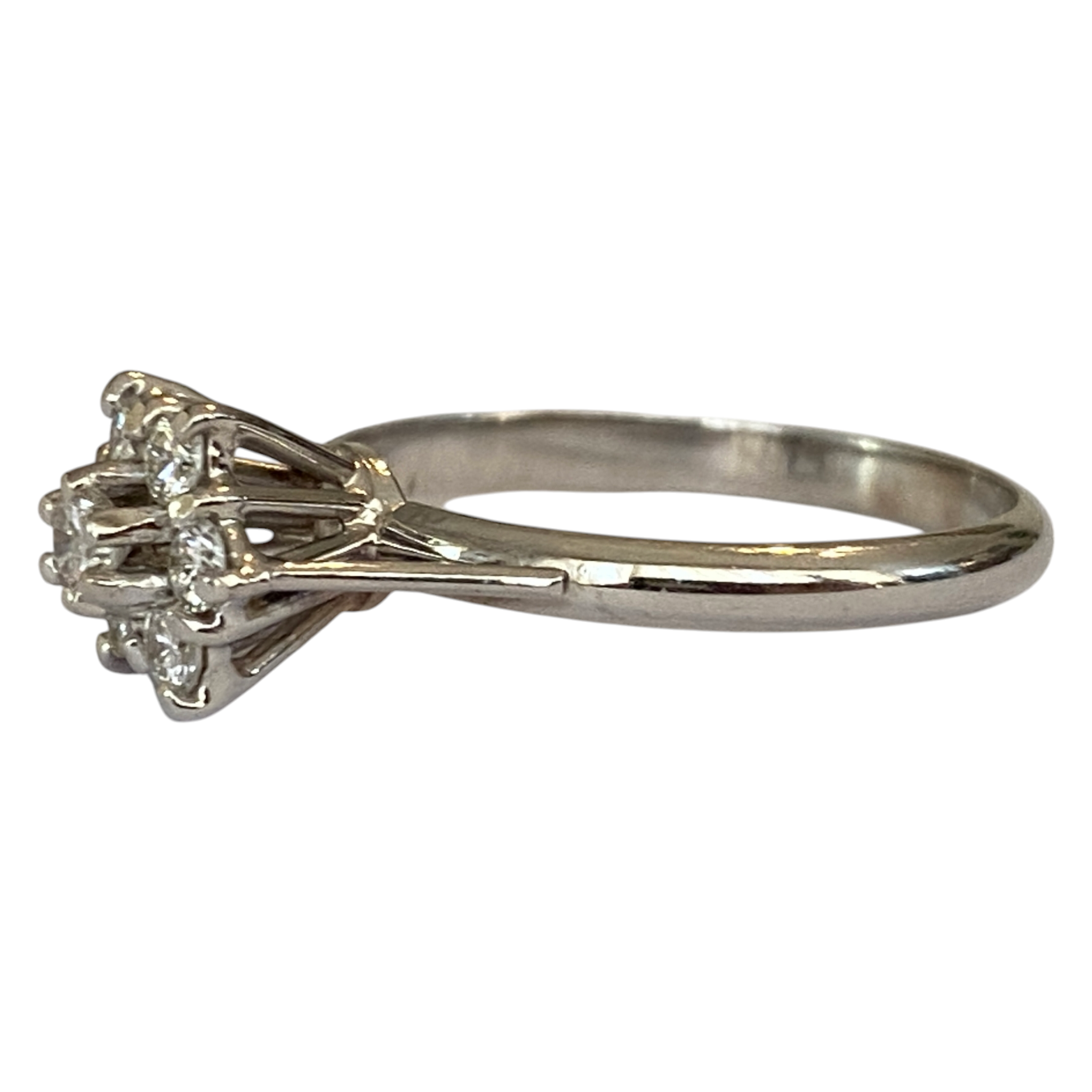 Vintage White Gold Rosette Ring Diamonds – A Timeless Treasure