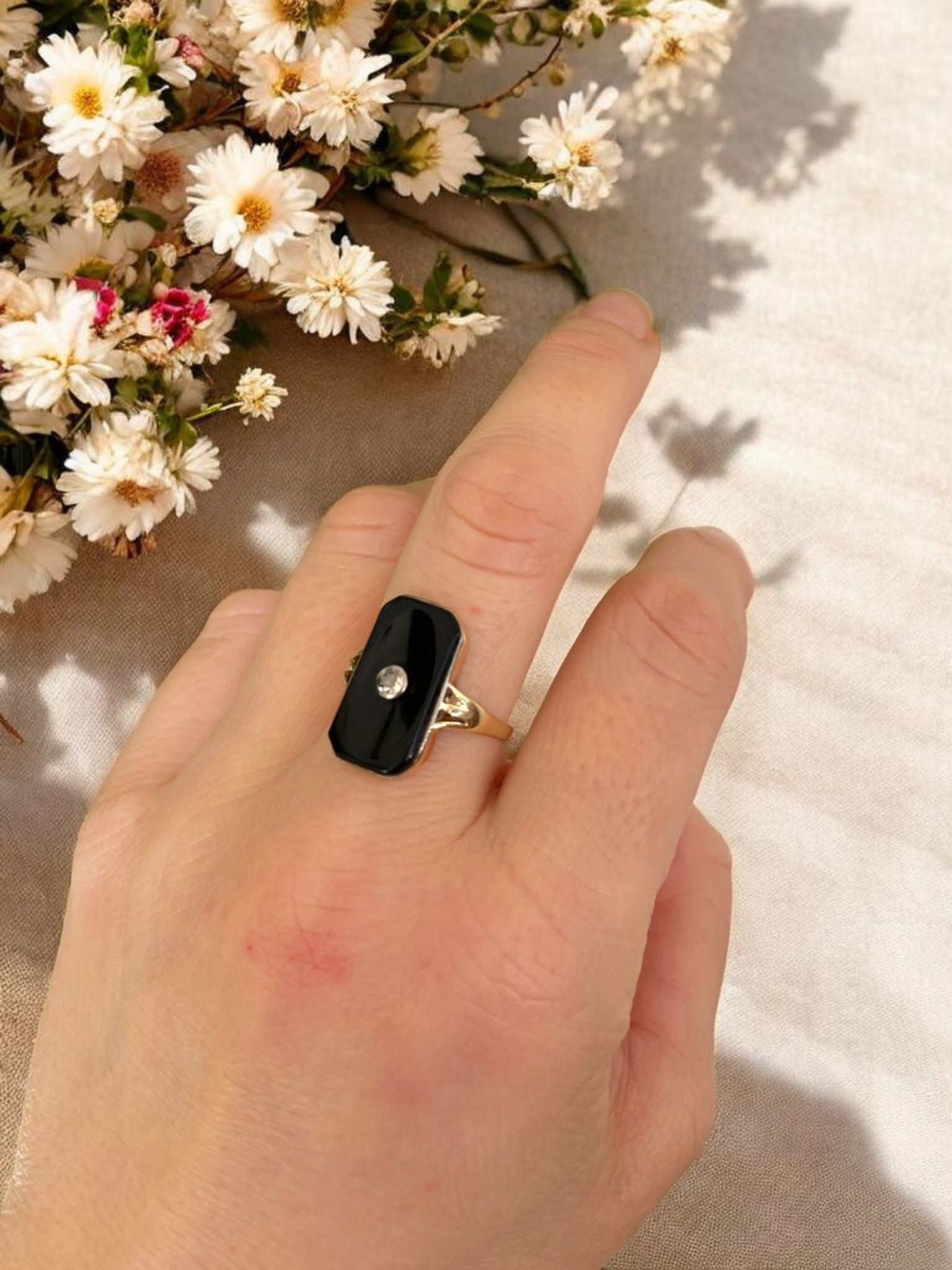 Vintage 14 kt yellow gold  onyx ring  with old cut diamond