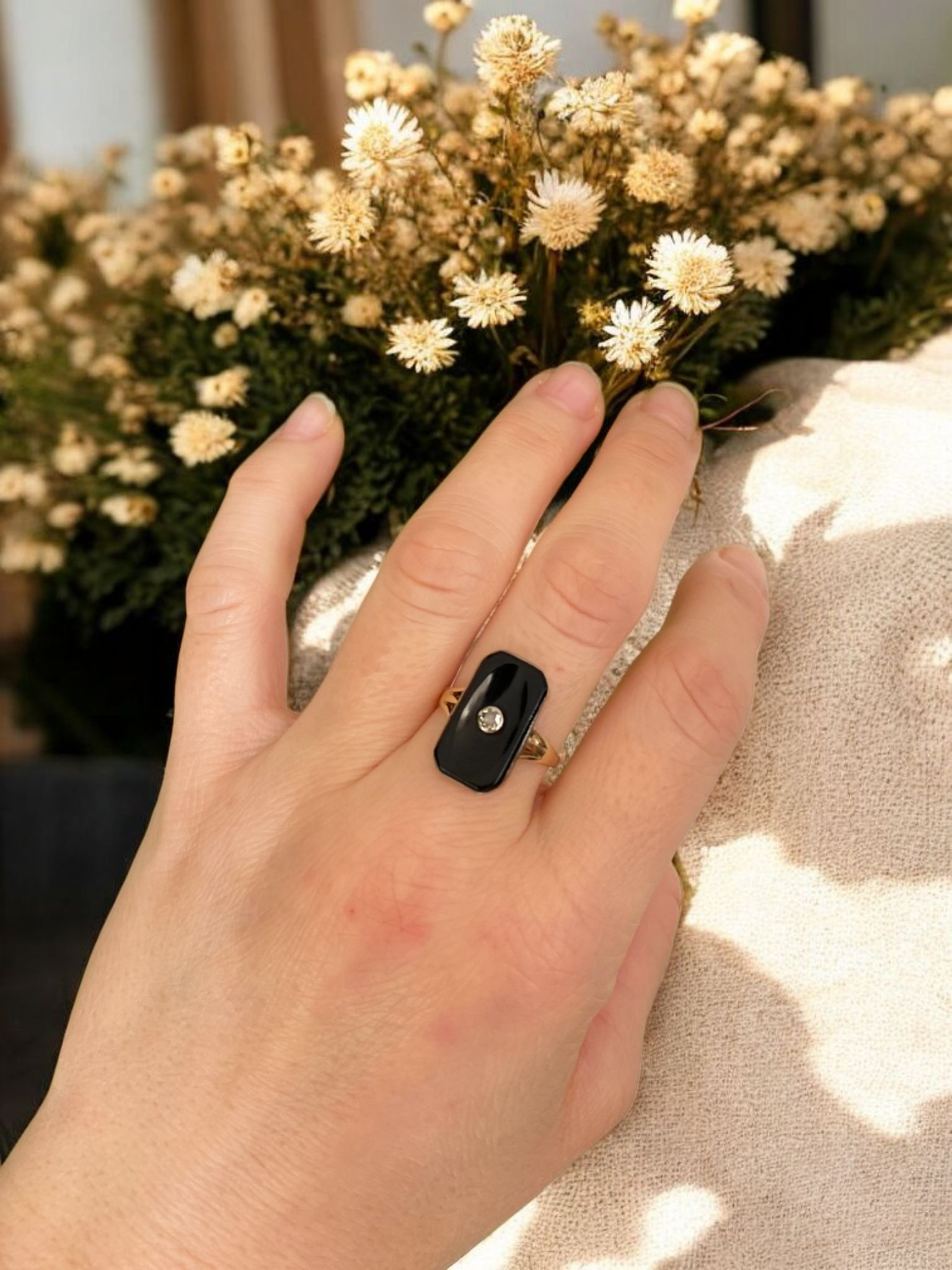 Vintage 14 kt yellow gold  onyx ring  with old cut diamond