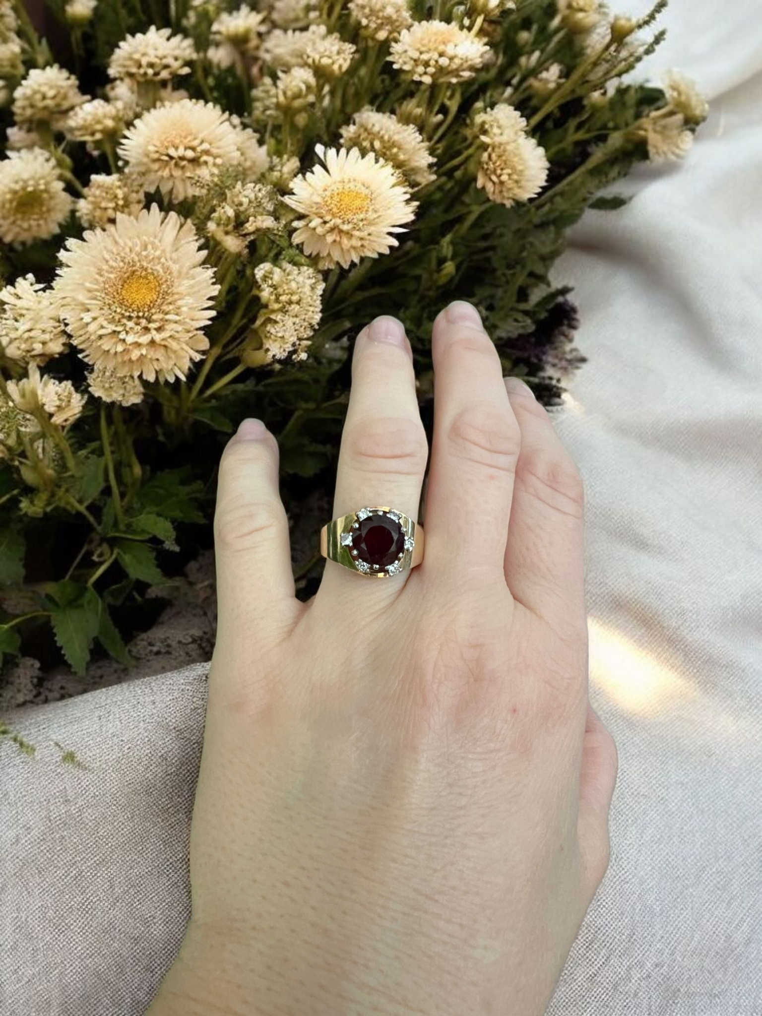 18K Yellow Gold Vintage Ring with 3.00 ct Garnet & Diamonds