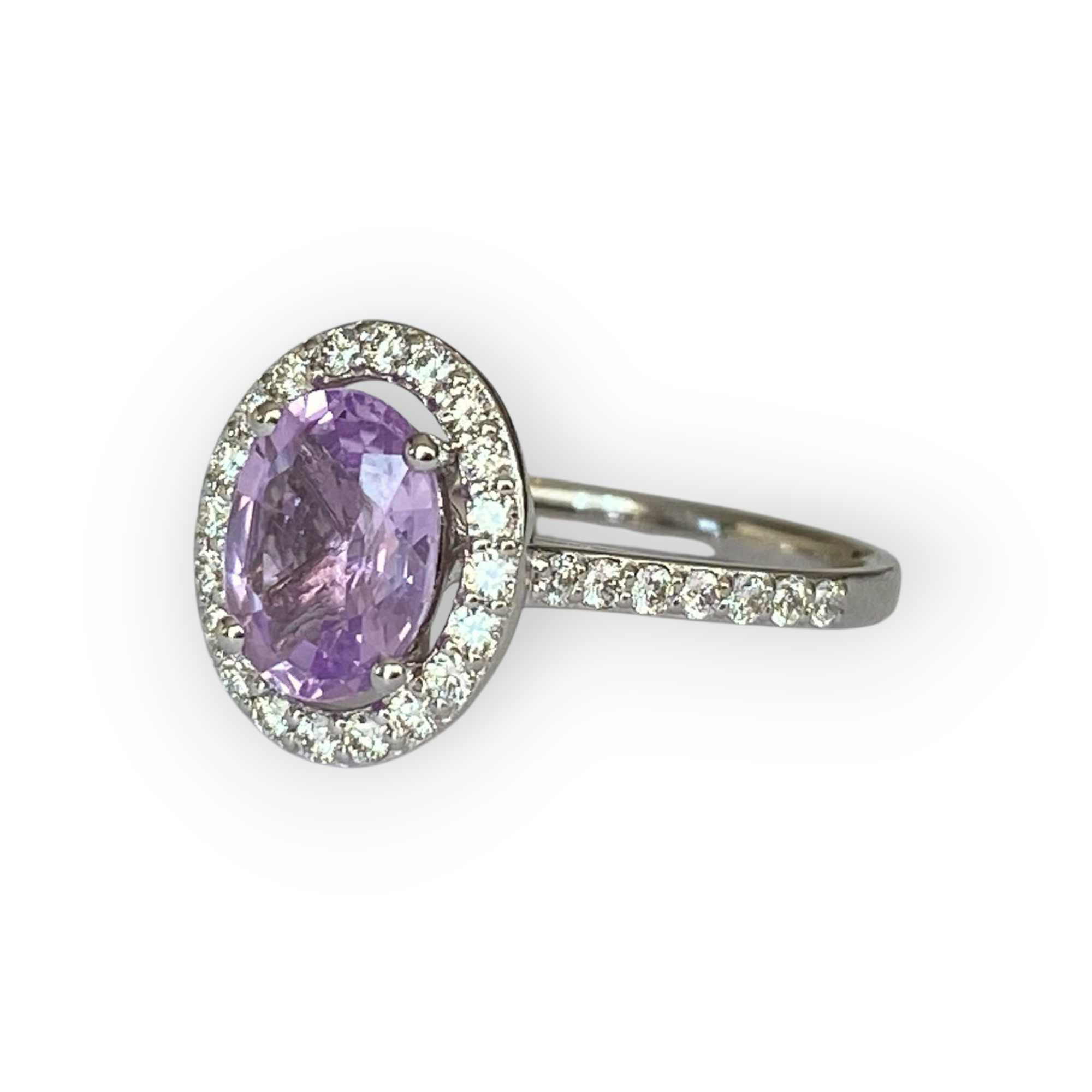 Exquisite Unheated Pink-Purple Sapphire Halo Ring in 18 kt white gold