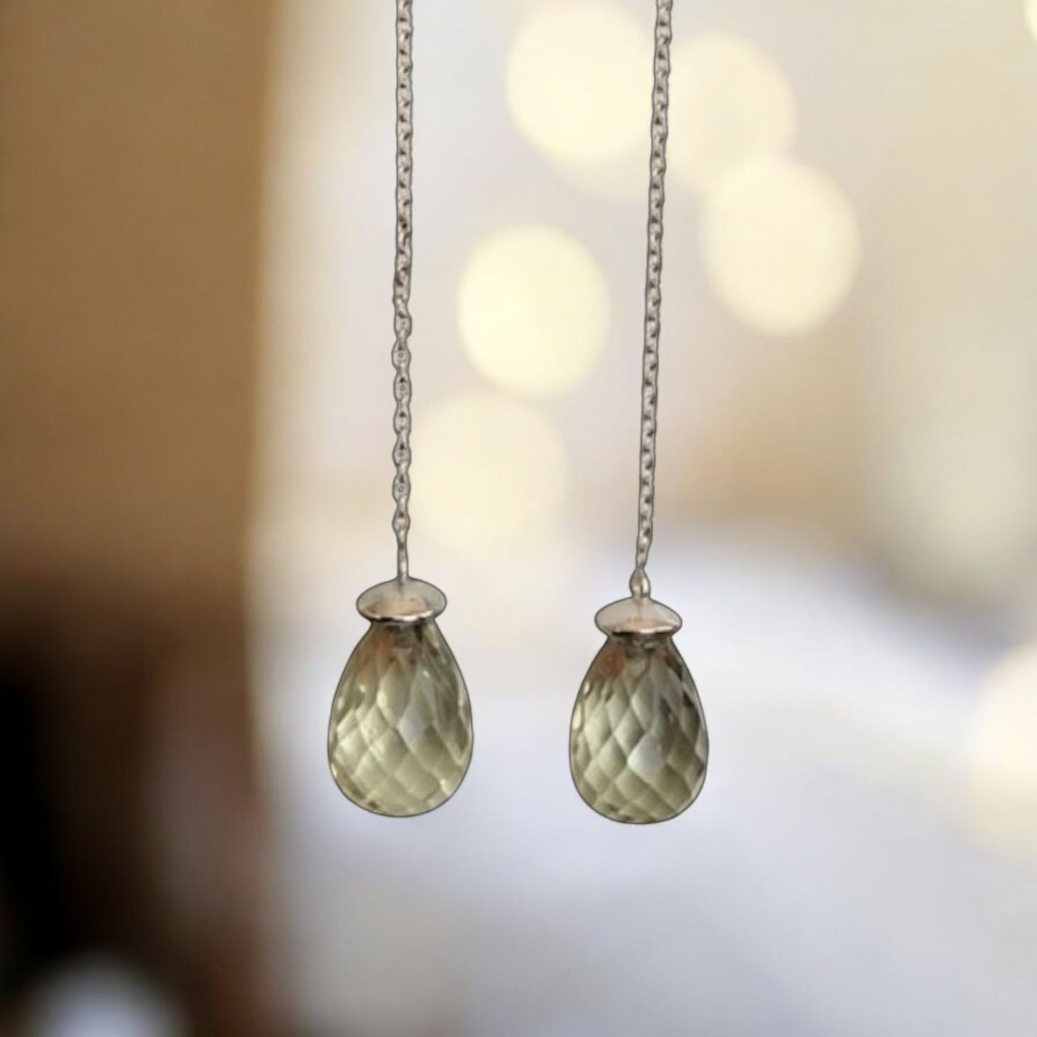 18kt White Gold Drop Earrings with  Amethysts and diamonds