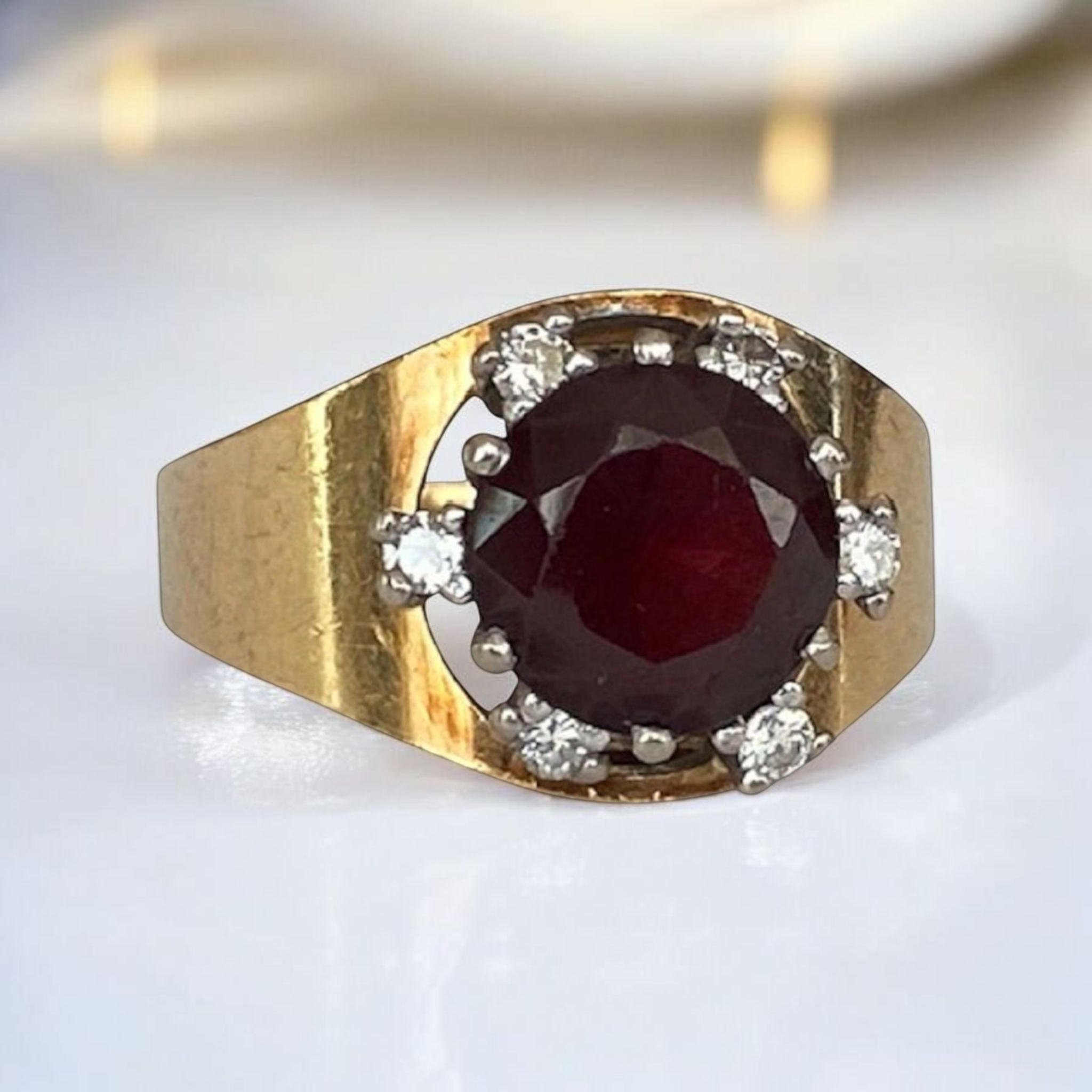 18K Yellow Gold Vintage Ring with 3.00 ct Garnet & Diamonds