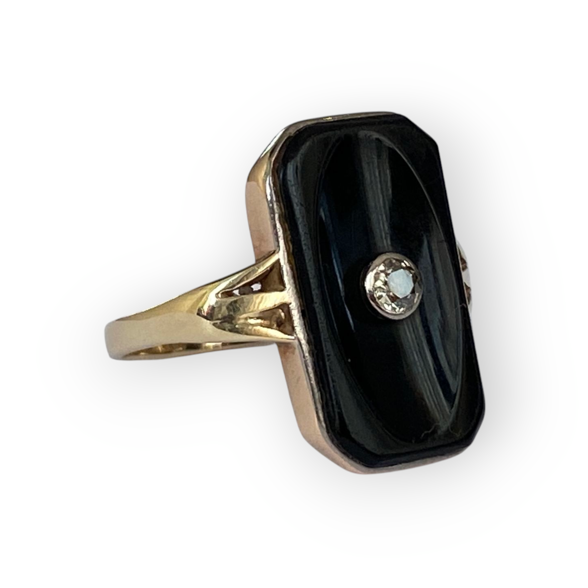 Vintage 14 kt yellow gold  onyx ring  with old cut diamond