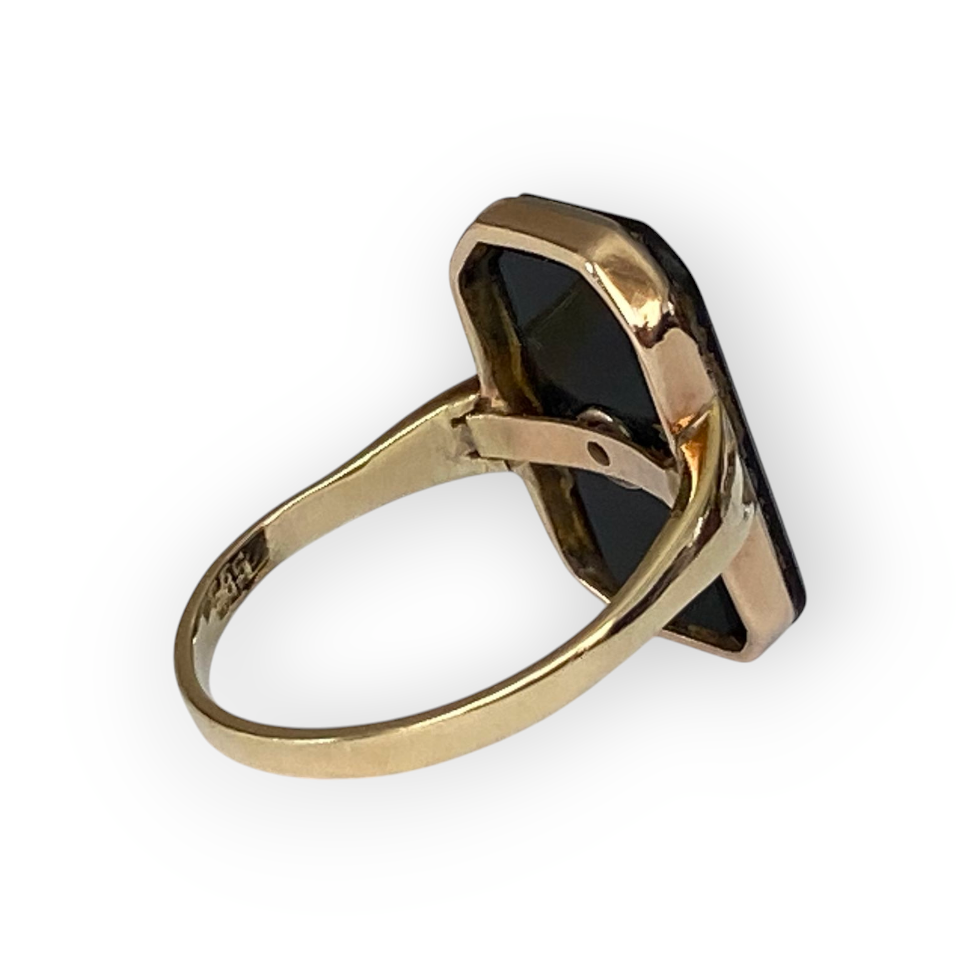 Vintage 14 kt yellow gold  onyx ring  with old cut diamond