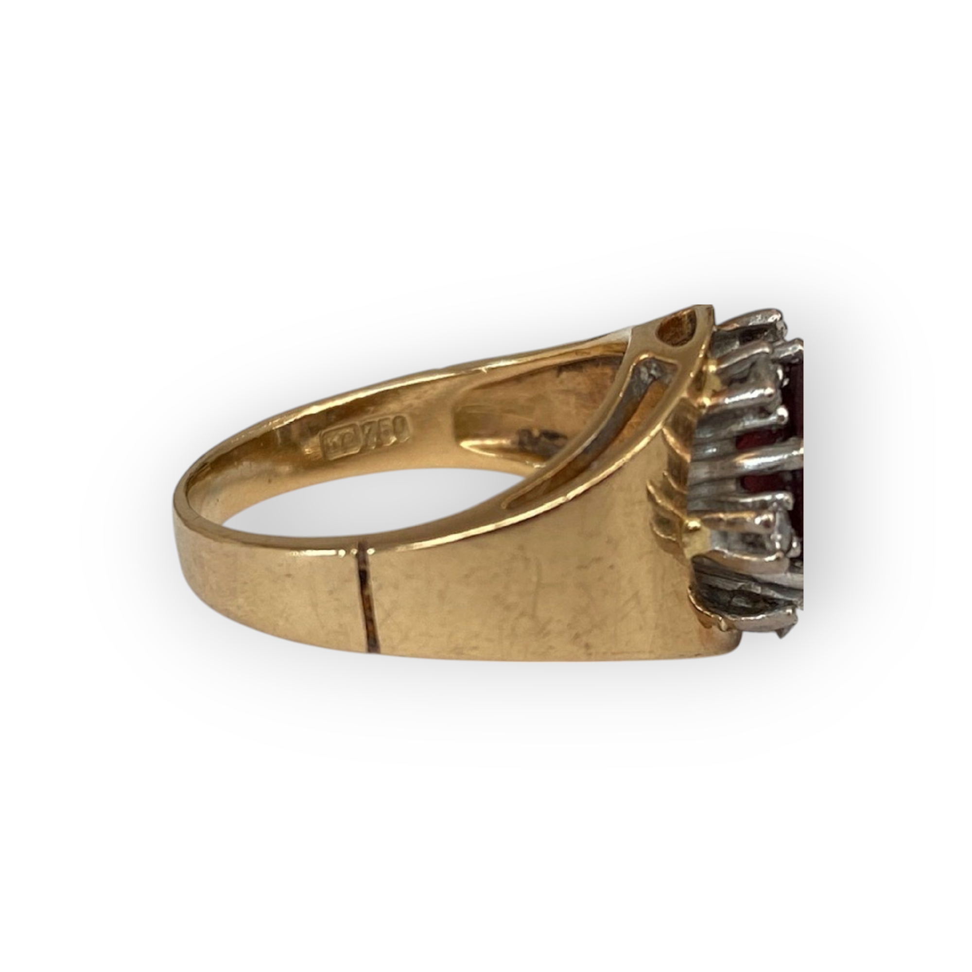 18K Yellow Gold Vintage Ring with 3.00 ct Garnet & Diamonds