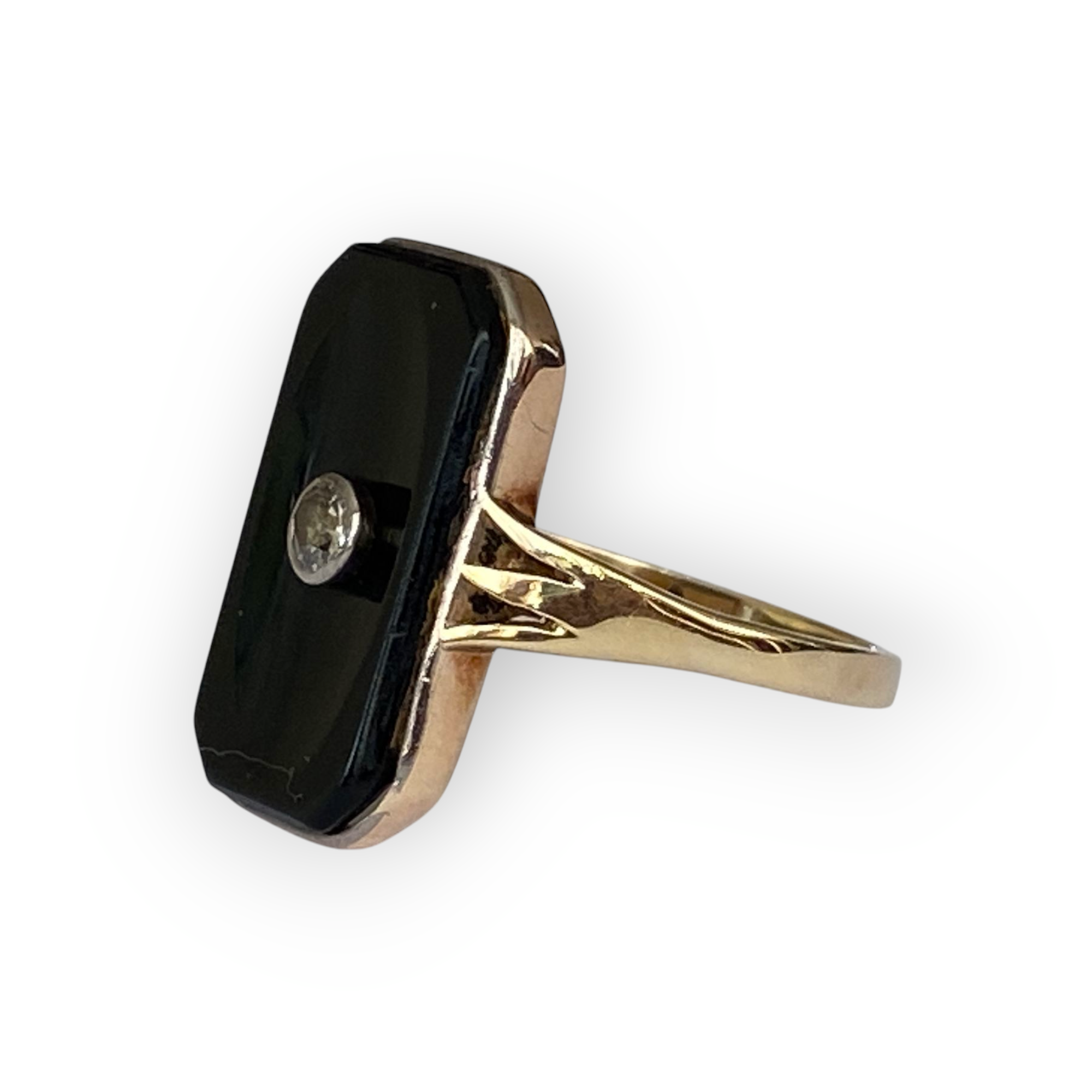 Vintage 14 kt yellow gold  onyx ring  with old cut diamond