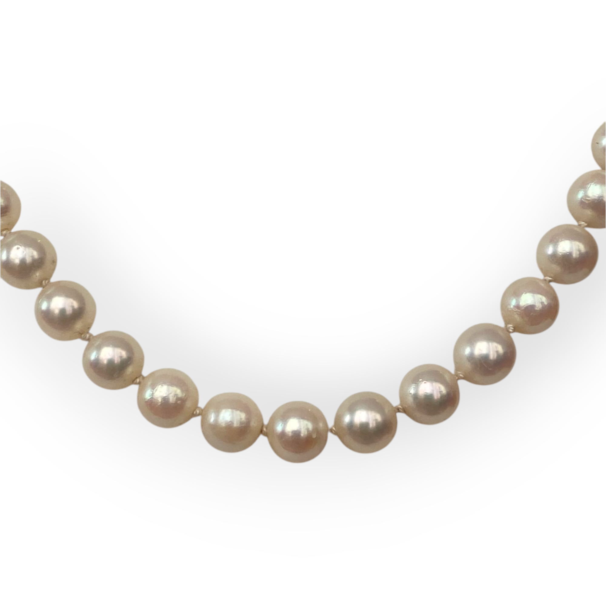 Akoya pearl necklace with 18 kt yellow gold clasp