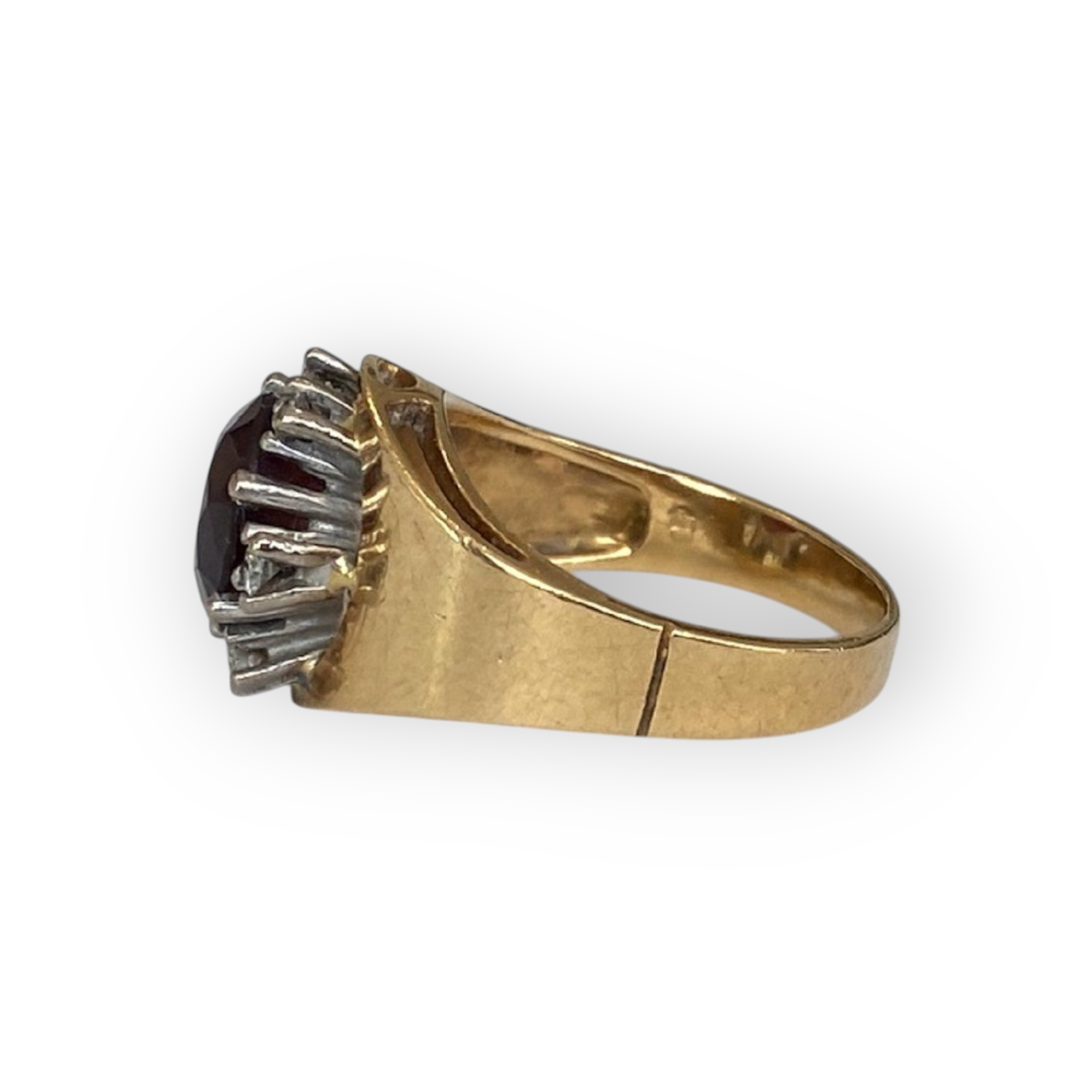 18K Yellow Gold Vintage Ring with 3.00 ct Garnet & Diamonds