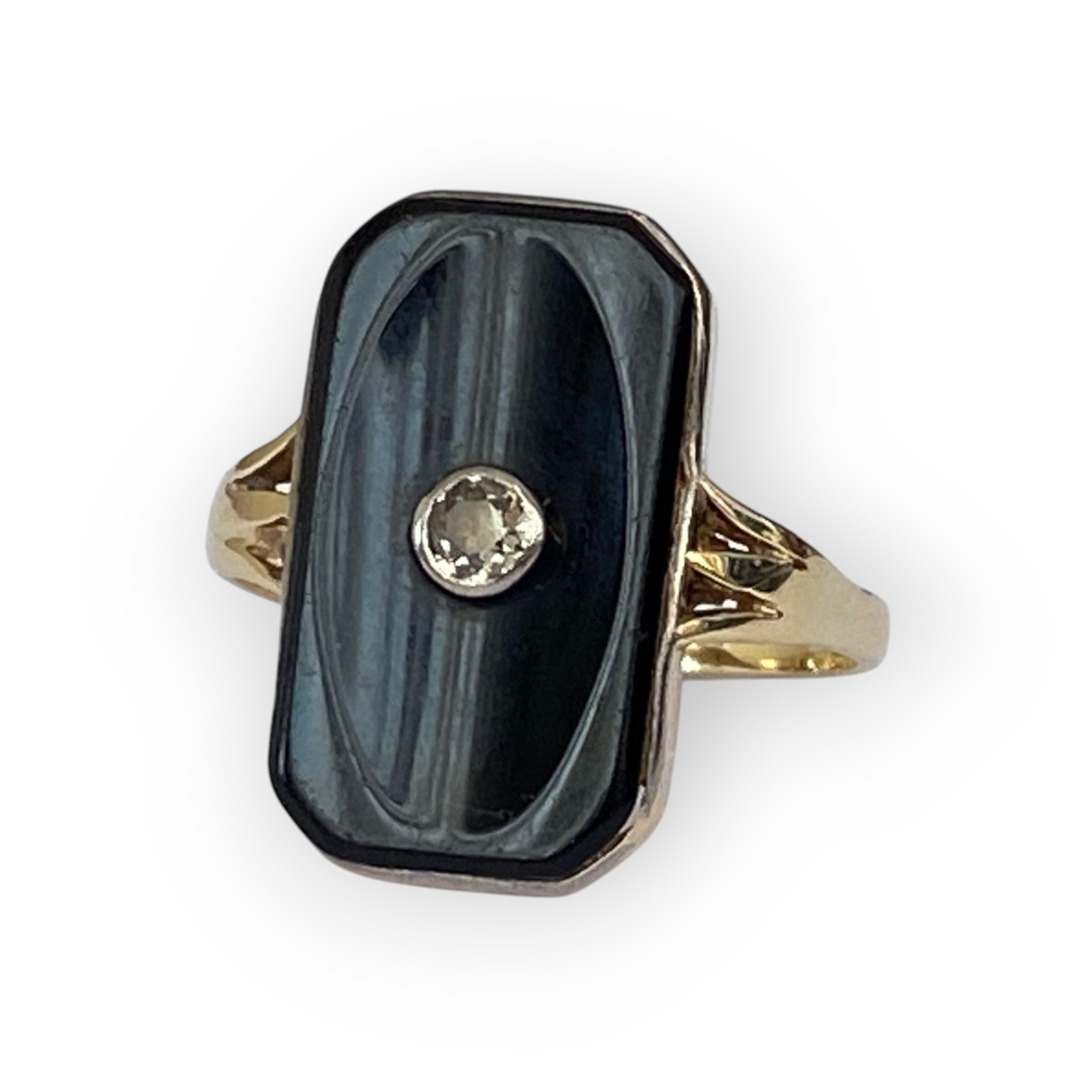 Vintage 14 kt yellow gold  onyx ring  with old cut diamond