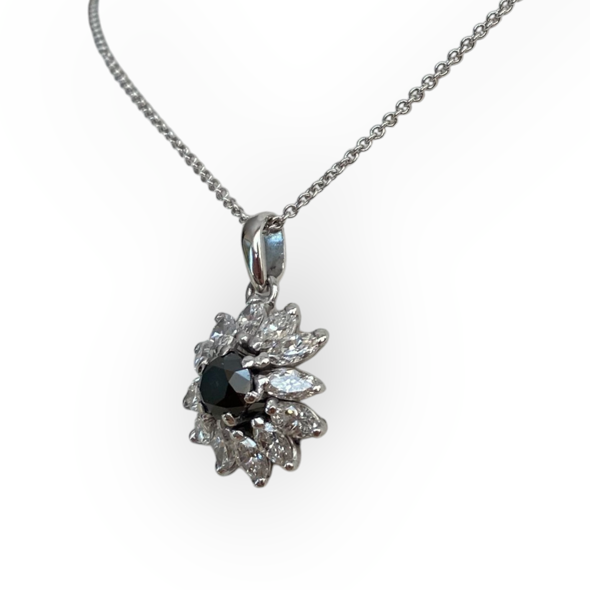 White Gold Collier with Designer Flower Diamond Pendant
