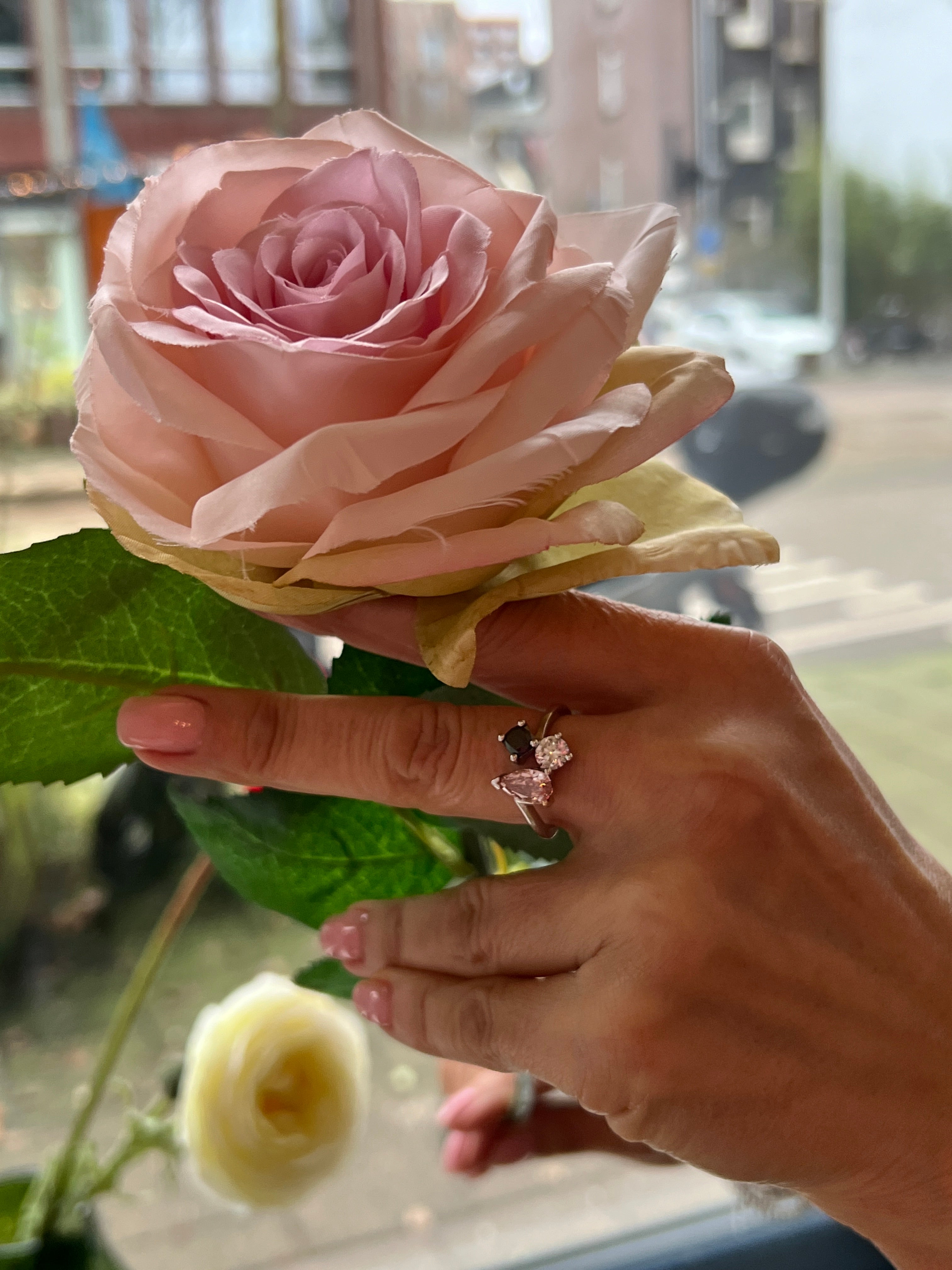 18K White Gold Exclusive Engagement Ring – 