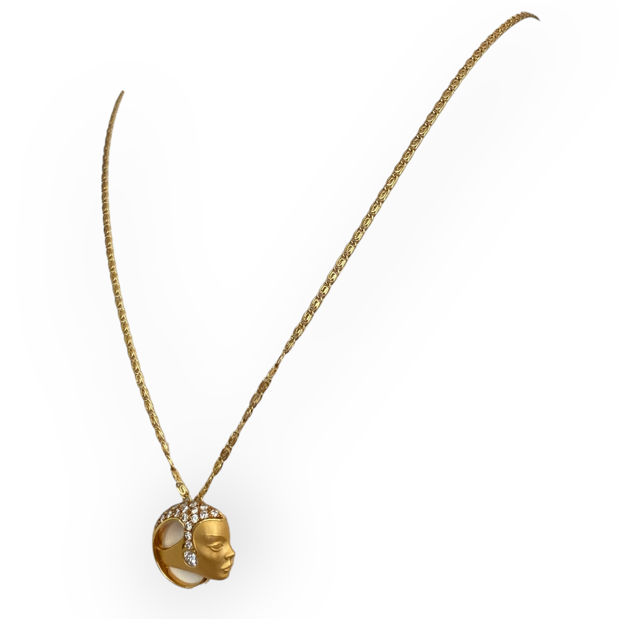 Carrera y Carrera Lady Head 18K Yellow Gold Diamond Pendant – A Masterpiece of Artistry and Elegance