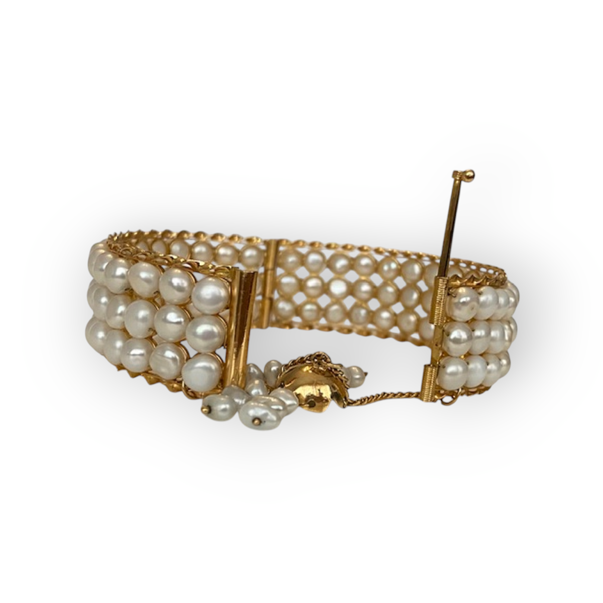 18K Vintage Yellow Gold 3-Row Cultured Pearl Bracelet – A Timeless Statement of Elegance