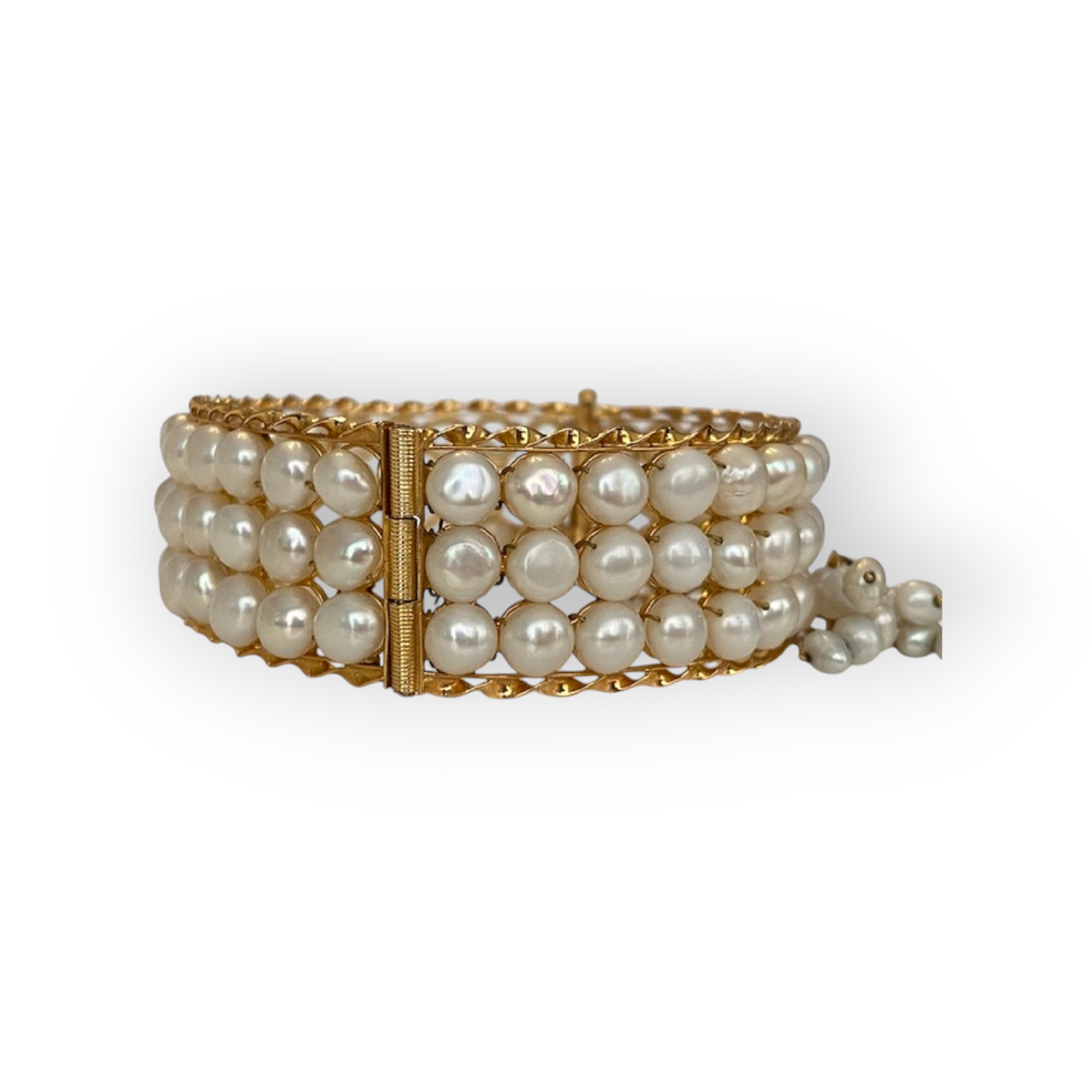 18K Vintage Yellow Gold 3-Row Cultured Pearl Bracelet – A Timeless Statement of Elegance