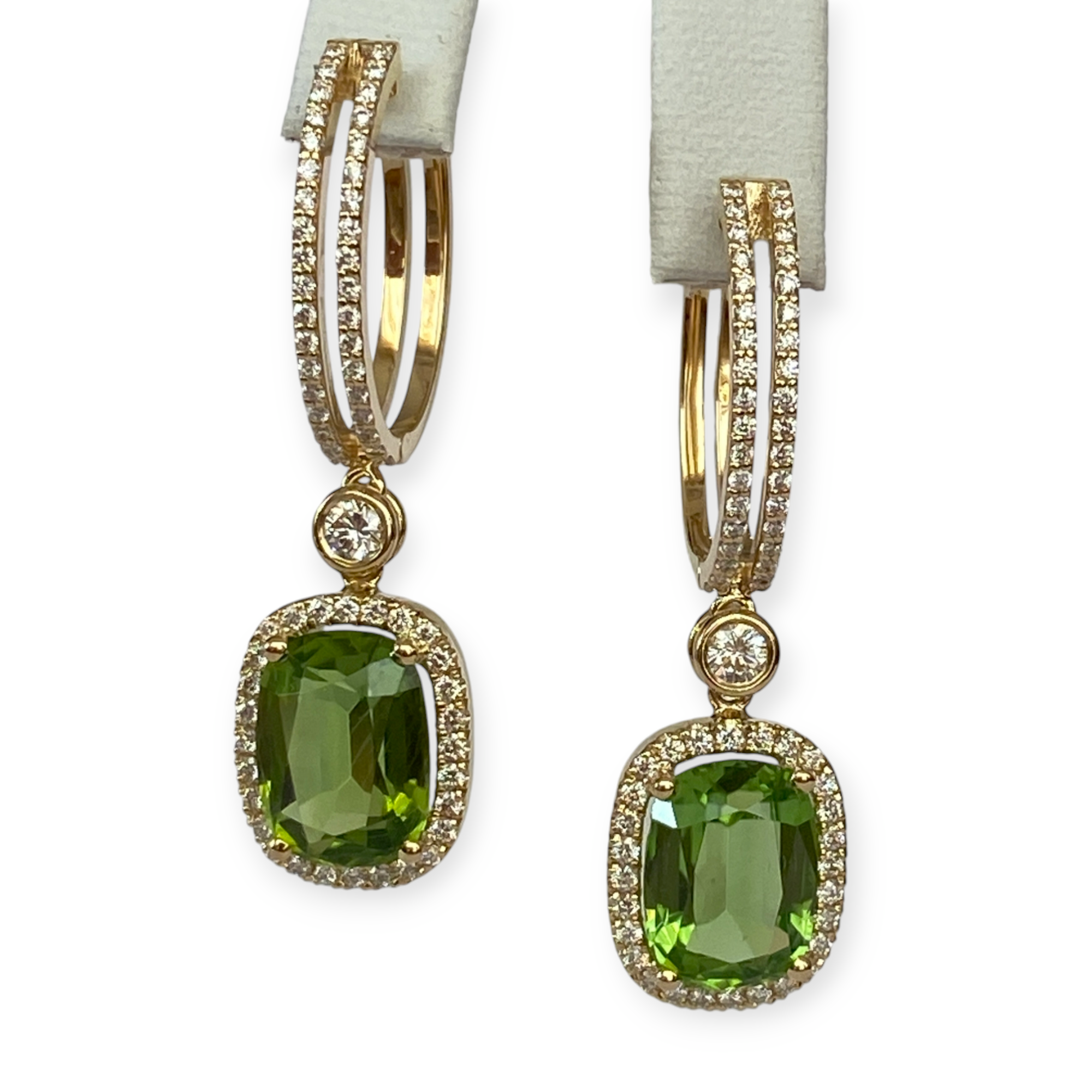Certified 8.15 carat Peridot and Diamonds earrings in 18 kt yellow gold