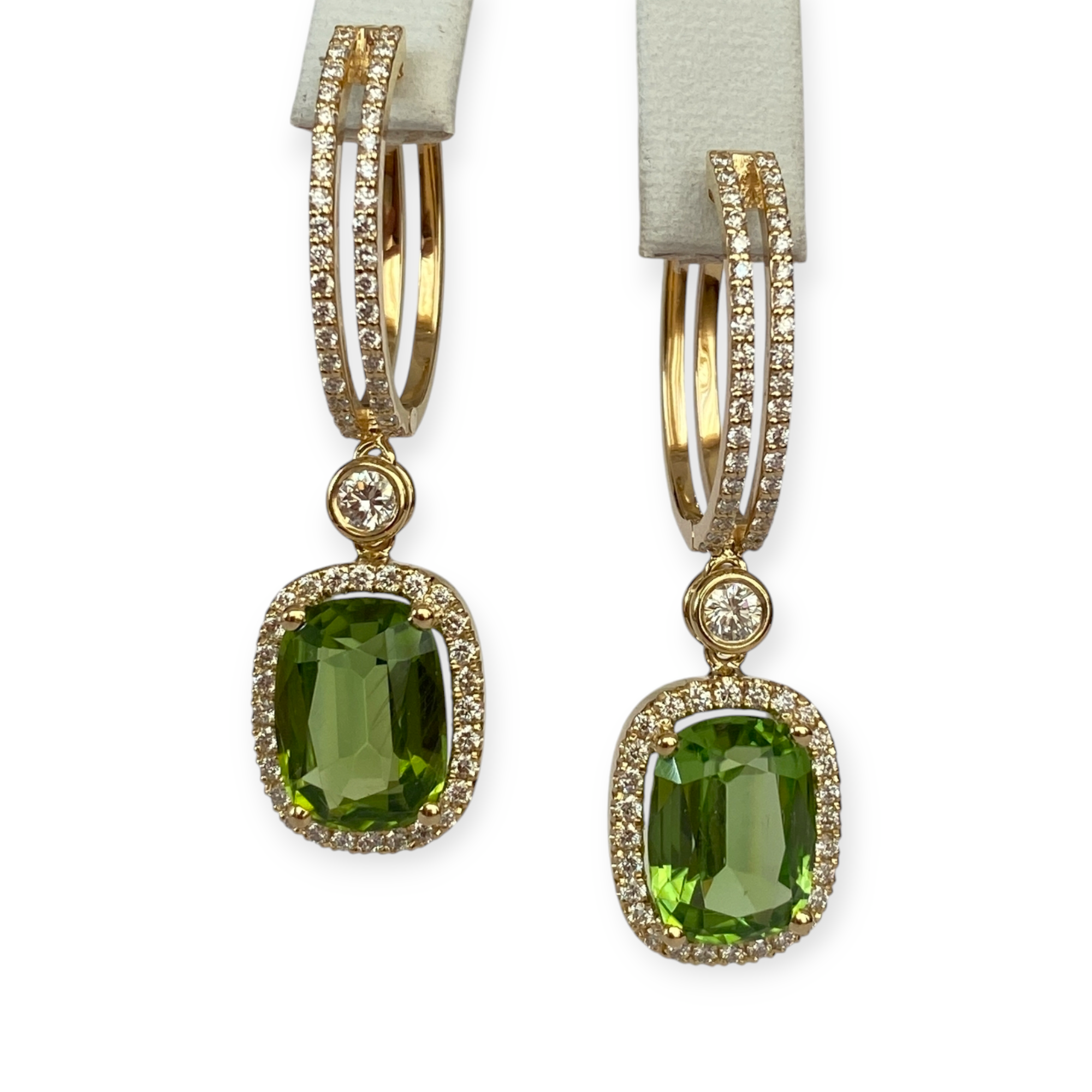 Certified 8.15 carat Peridot and Diamonds earrings in 18 kt yellow gold