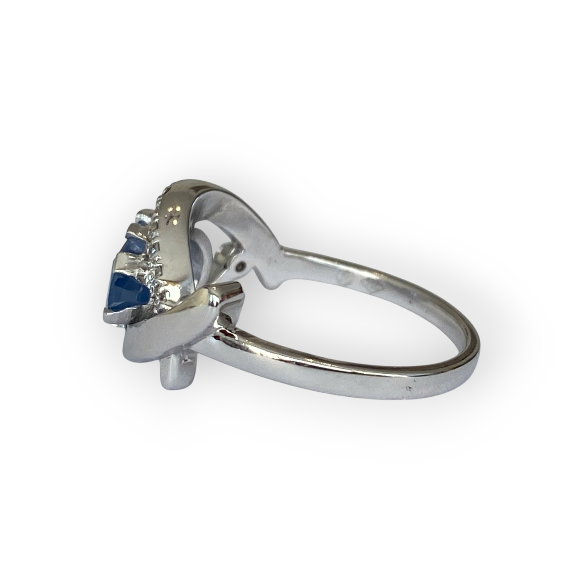 Certified 1.85 Carat Ceylon Sapphire & Diamond White Gold Ring