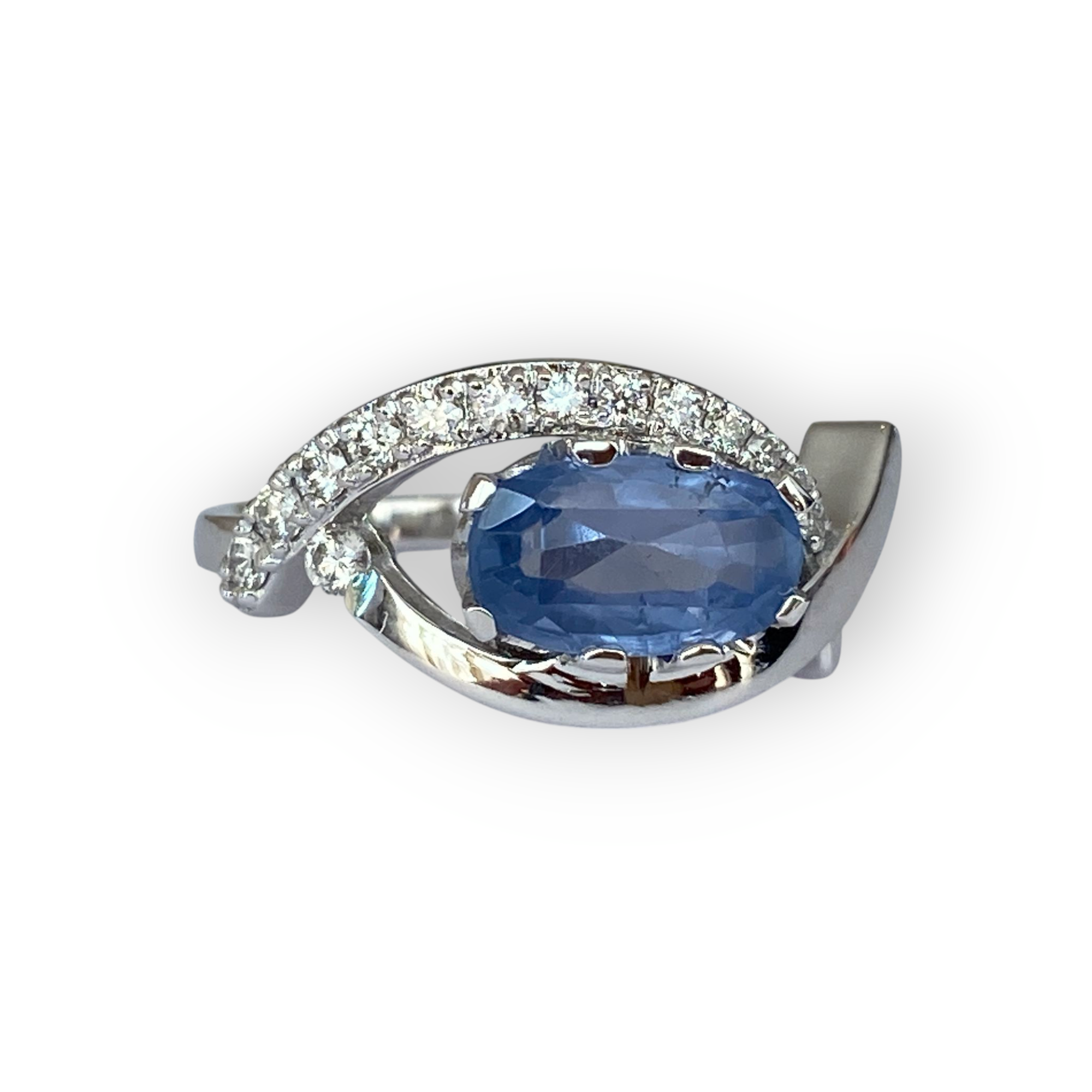 Certified 1.85 Carat Ceylon Sapphire & Diamond White Gold Ring