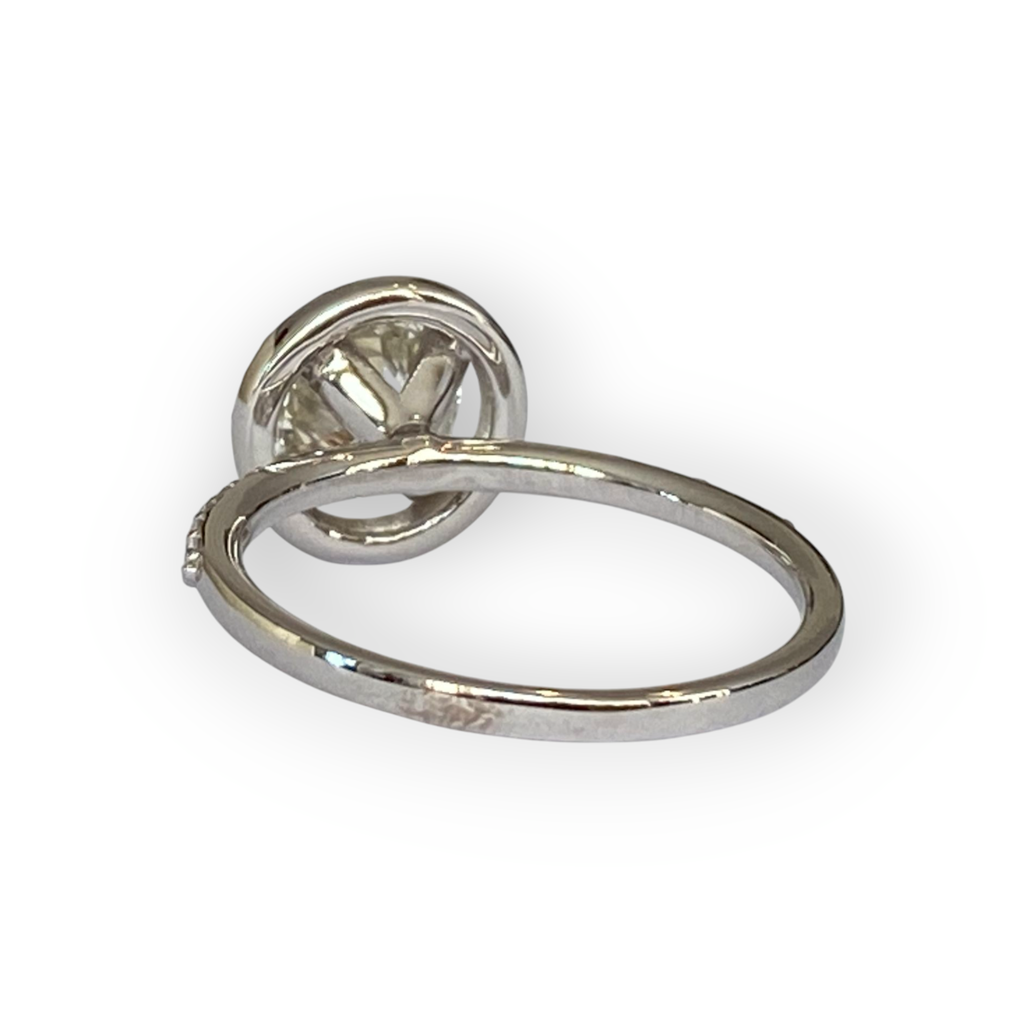 18K White Gold Solitaire Ring with 1.08 Ct Brilliant-Cut Diamond & Accent Diamonds