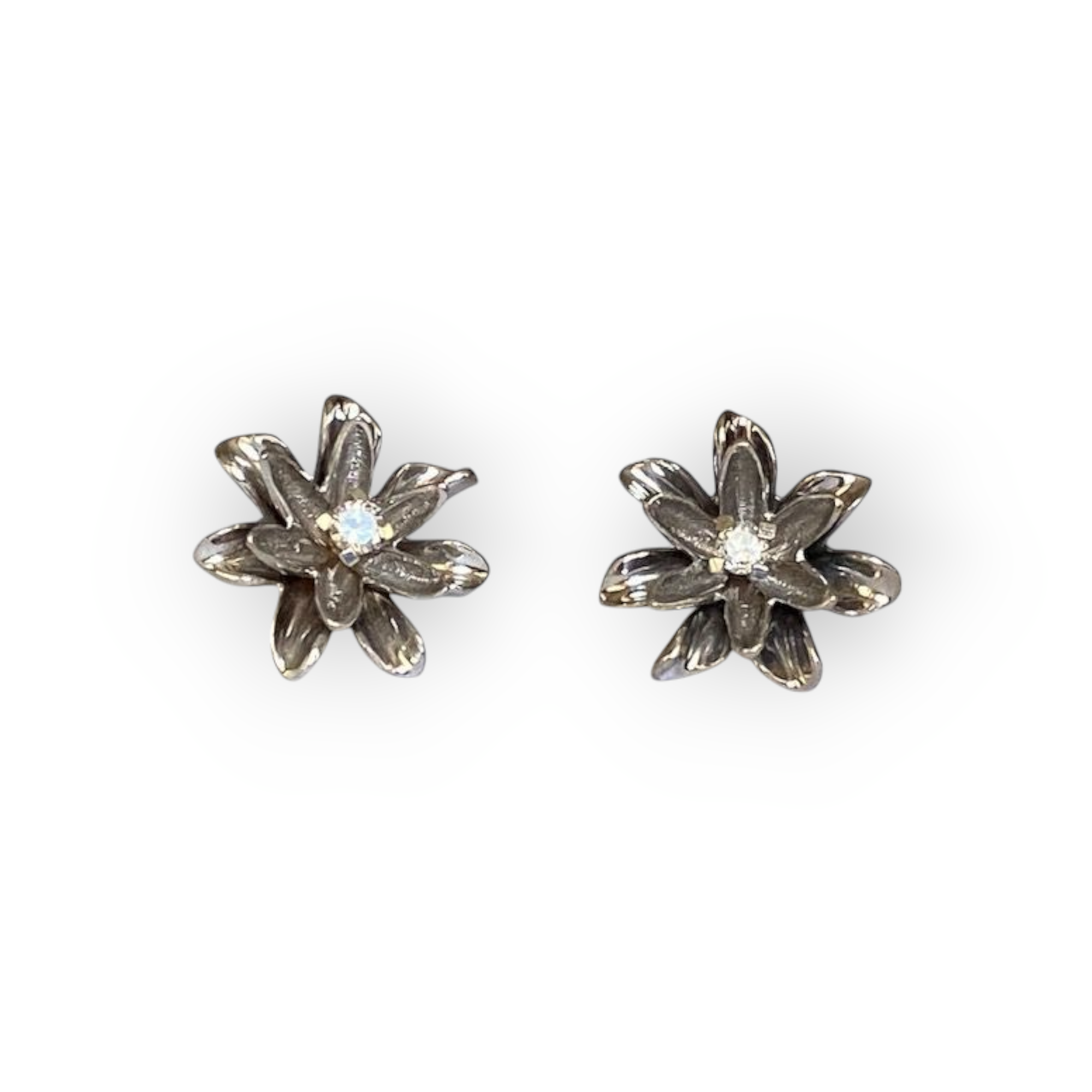 14K White Gold Floral Design Diamond Earrings