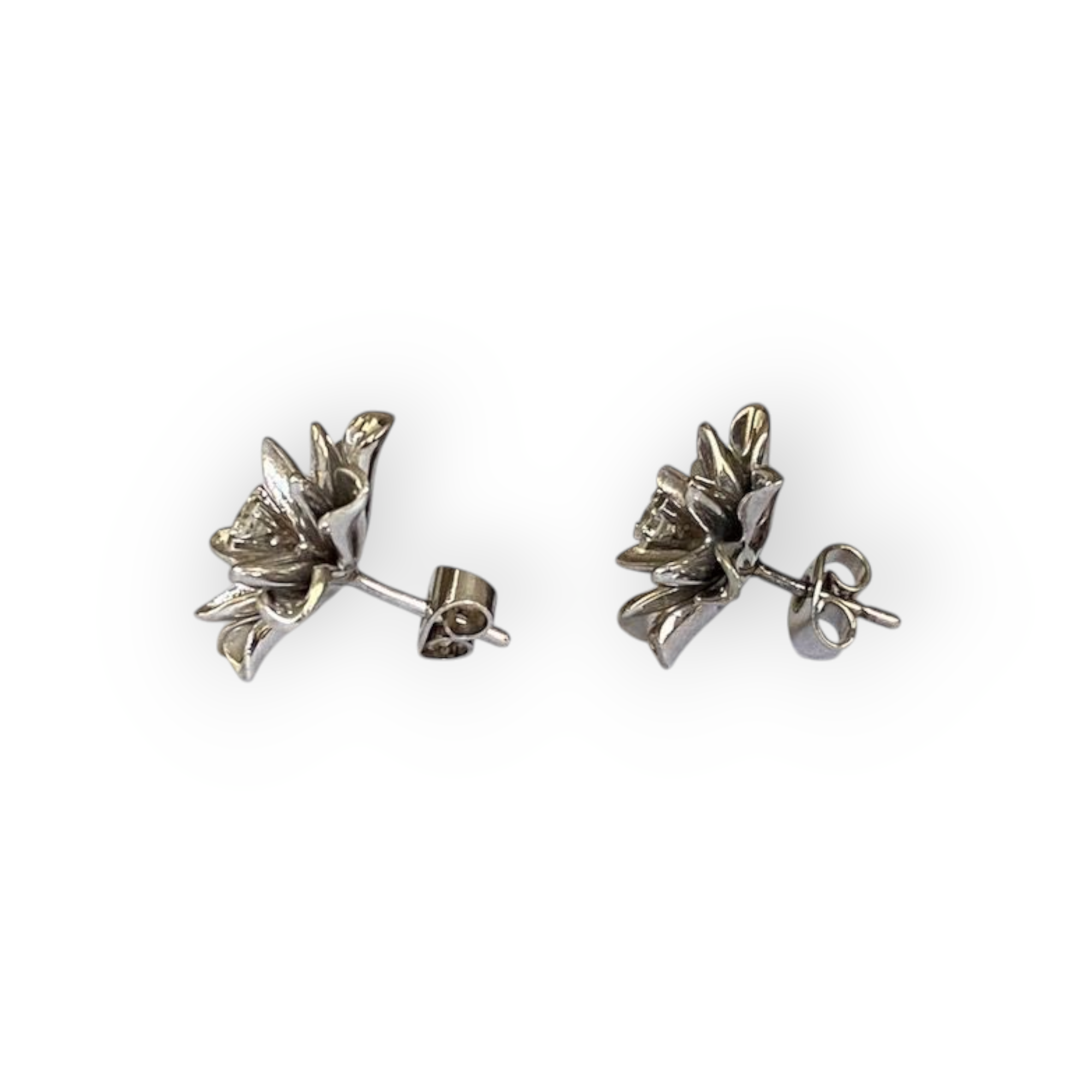 14K White Gold Floral Design Diamond Earrings