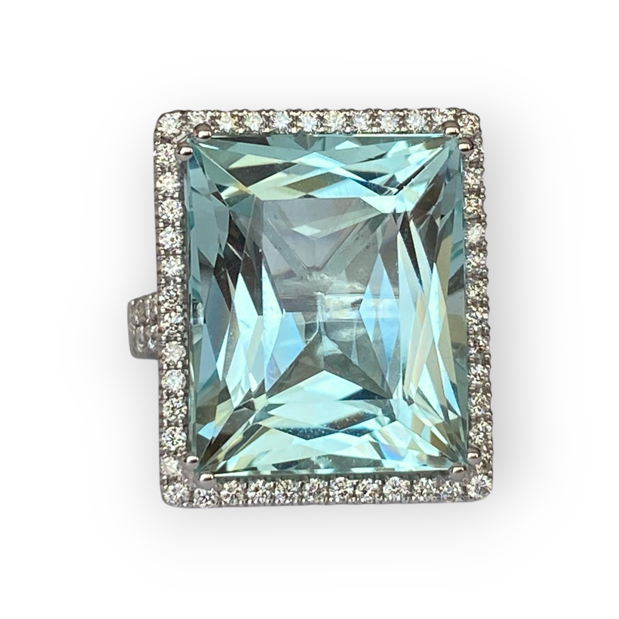Certified 18K White hand made Gold Ring with 18.00 Ct Aquamarine & Diamonds