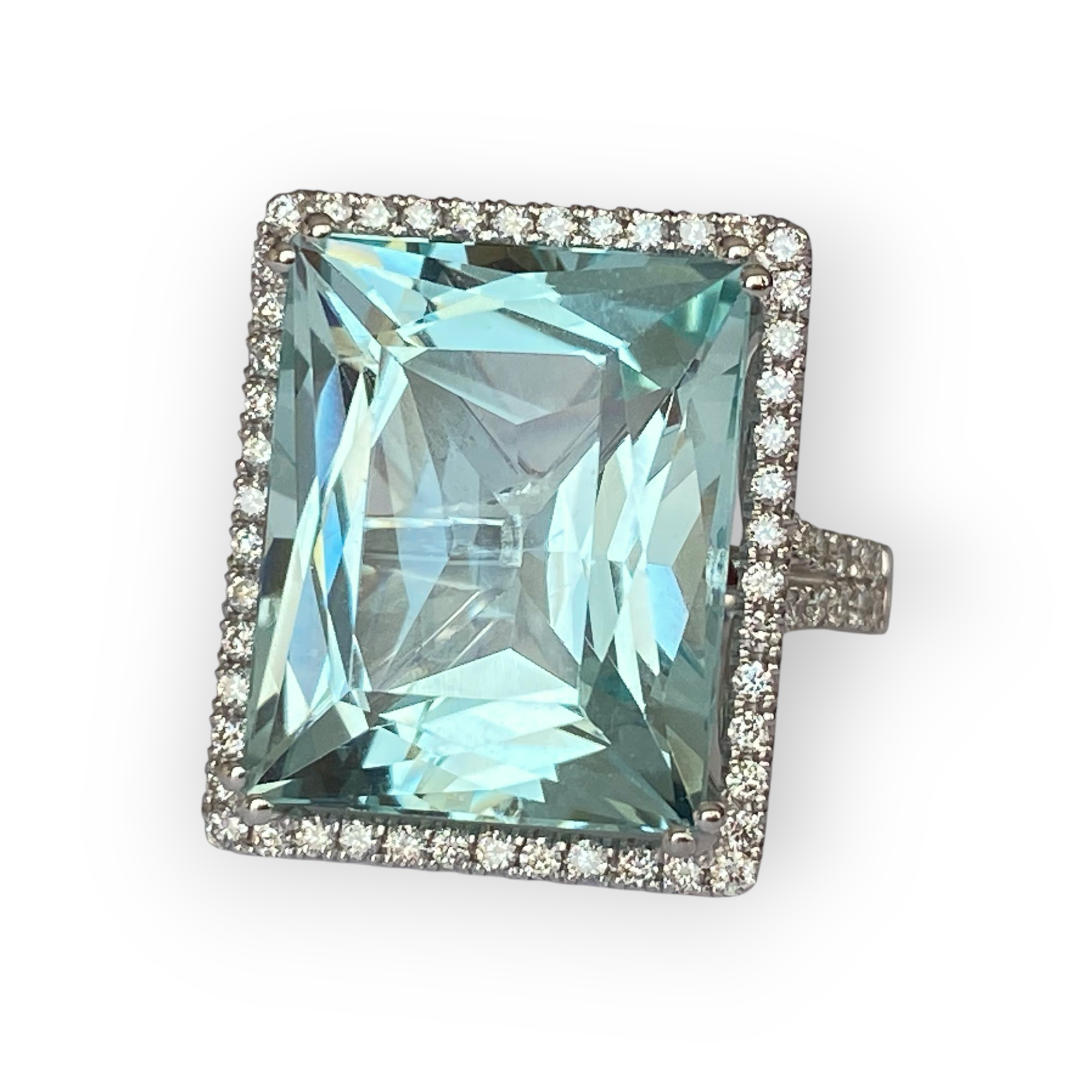 Certified 18K White hand made Gold Ring with 18.00 Ct Aquamarine & Diamonds