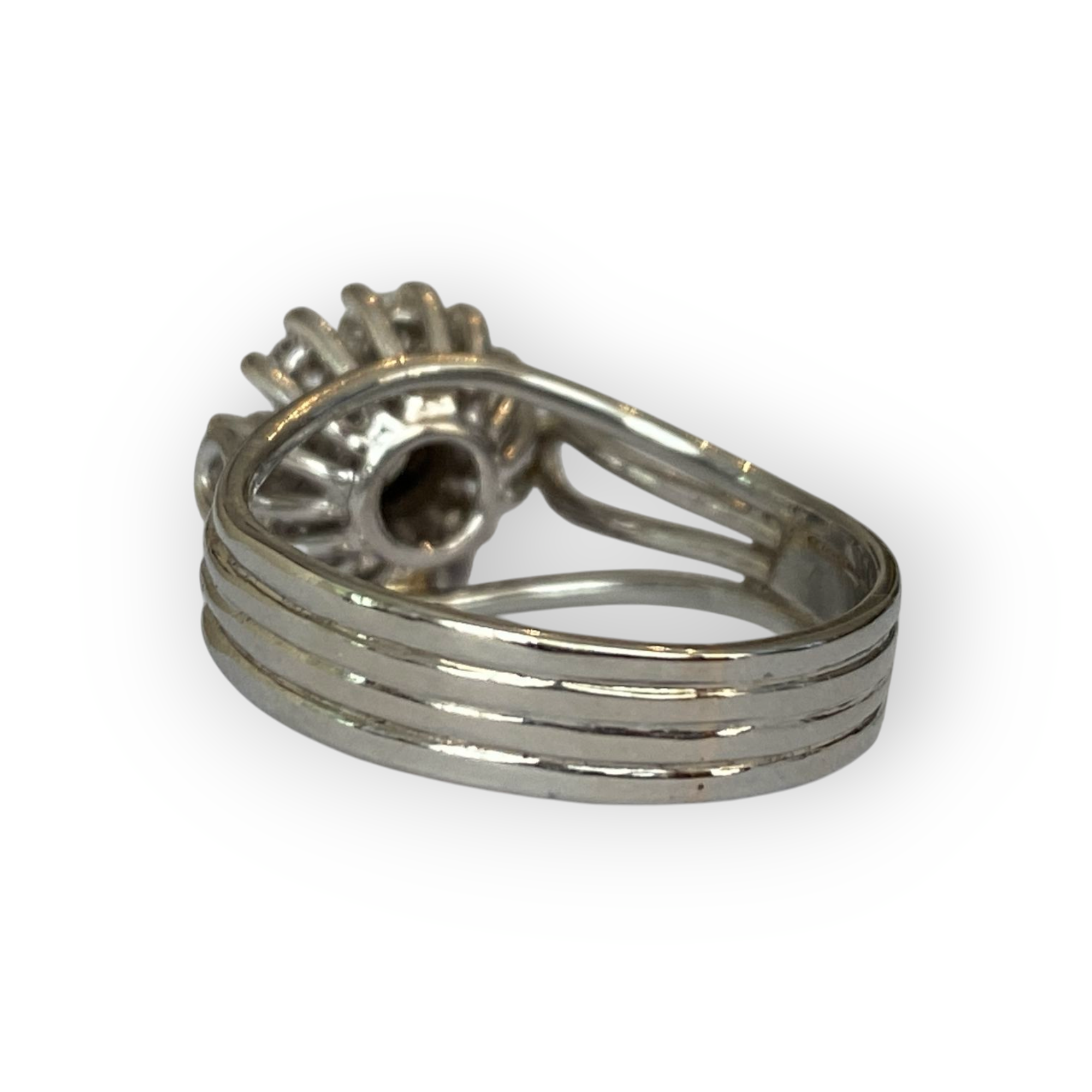 18K Vintage White Gold Rosette Cocktail Diamonds Ring