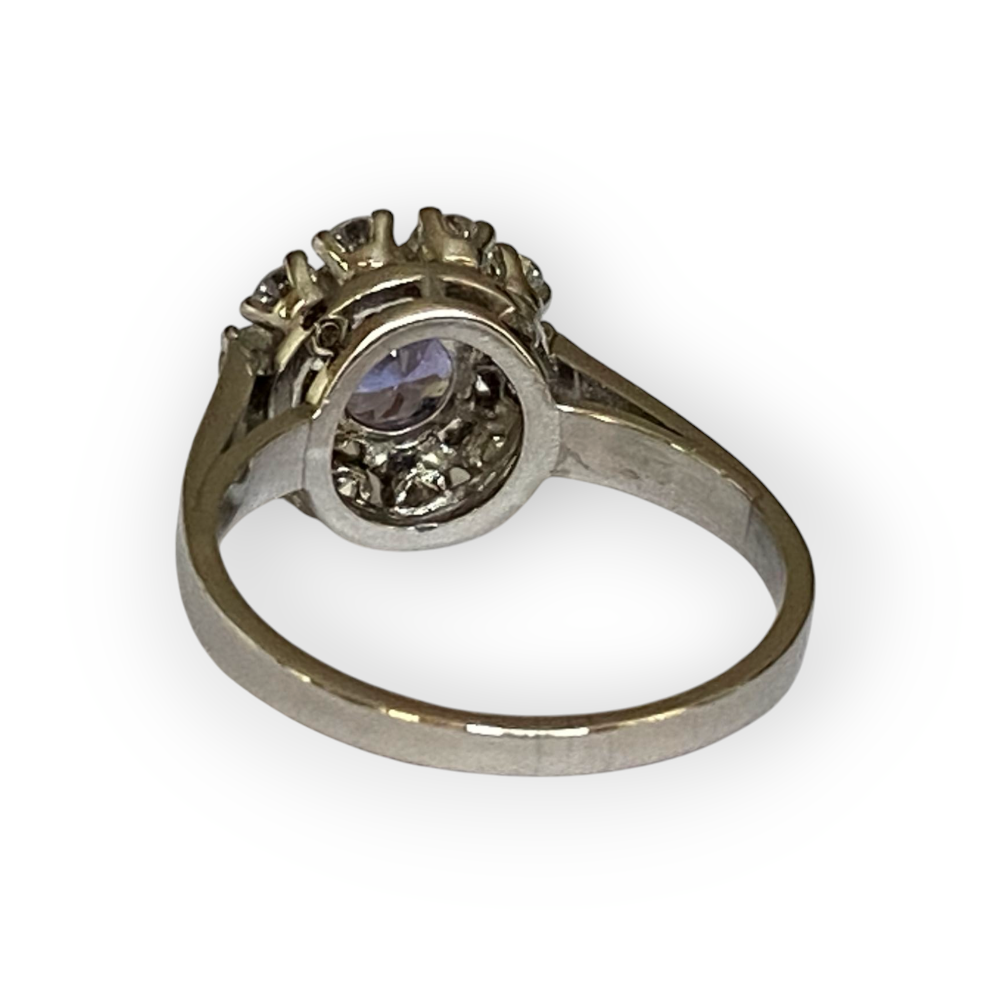 18K Vintage White Gold Rosette Diamond Ring with 0.90 Ct Tanzanite