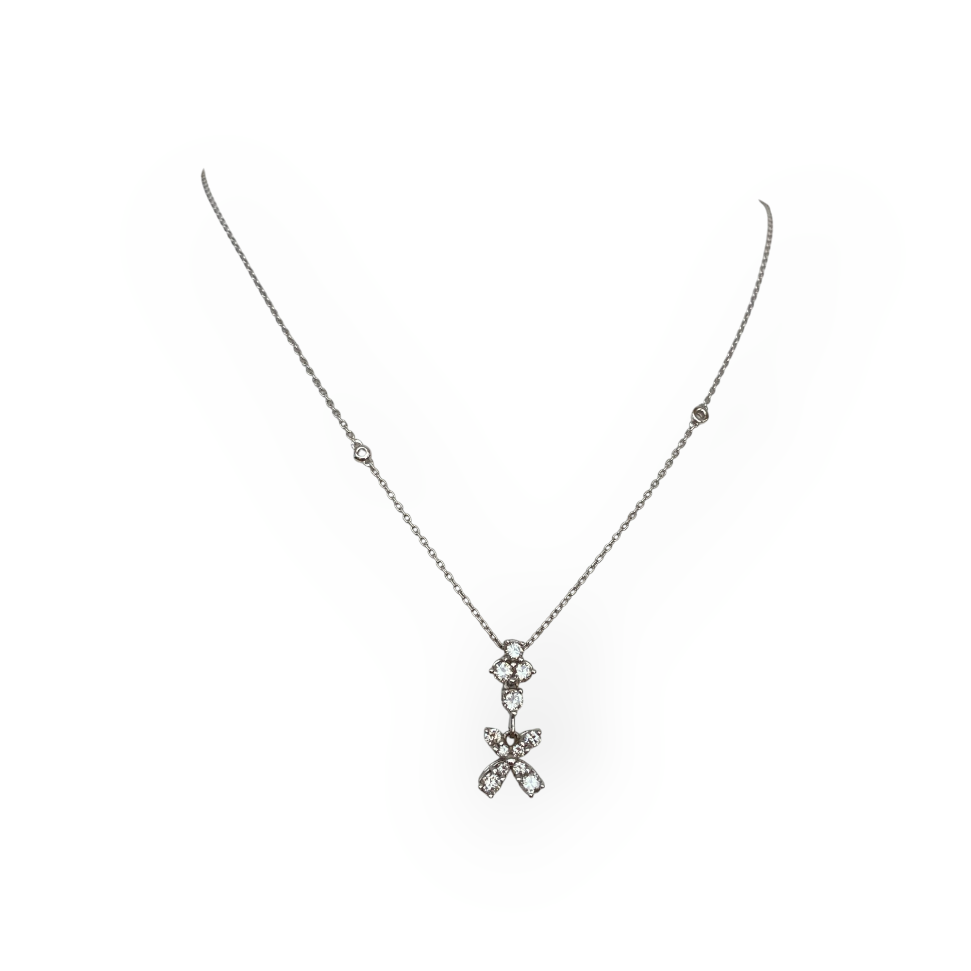 18K White Gold Necklace with Flower Pendant & Diamonds