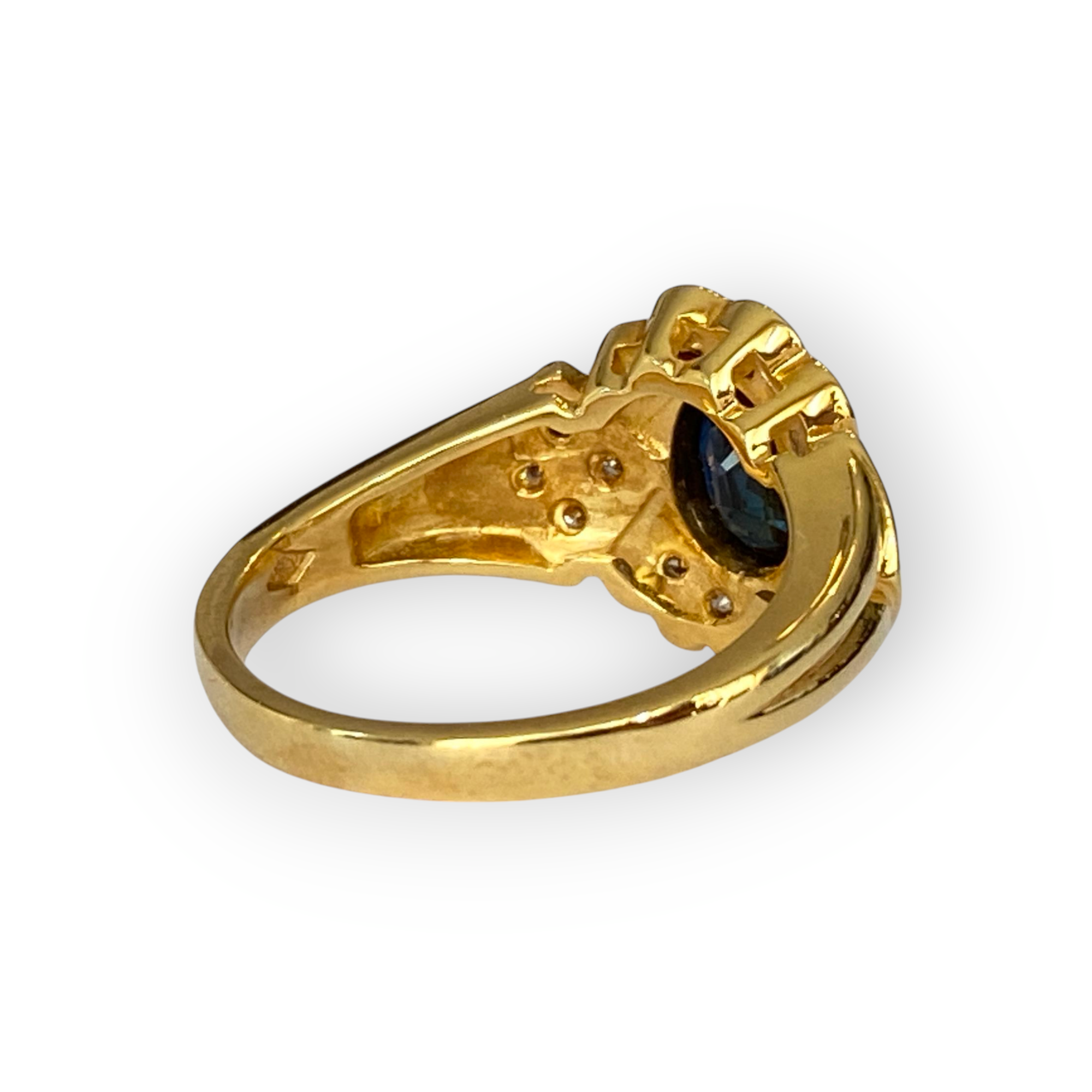 18K Yellow Gold Engagement Ring with 1.00 Ct Sapphire & Diamonds