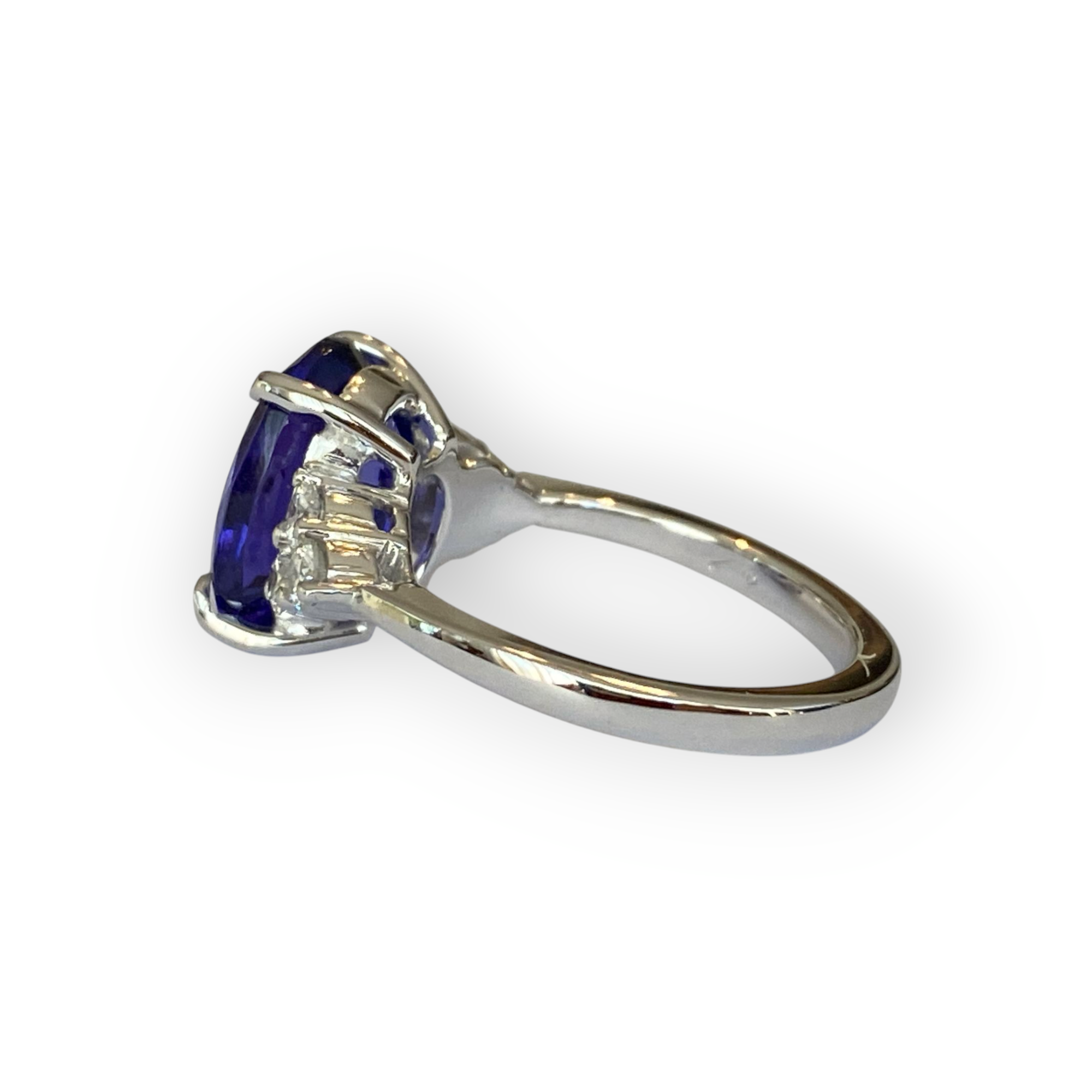 18K White Gold 6.00 ct Tanzanite & Diamond Cocktail Ring