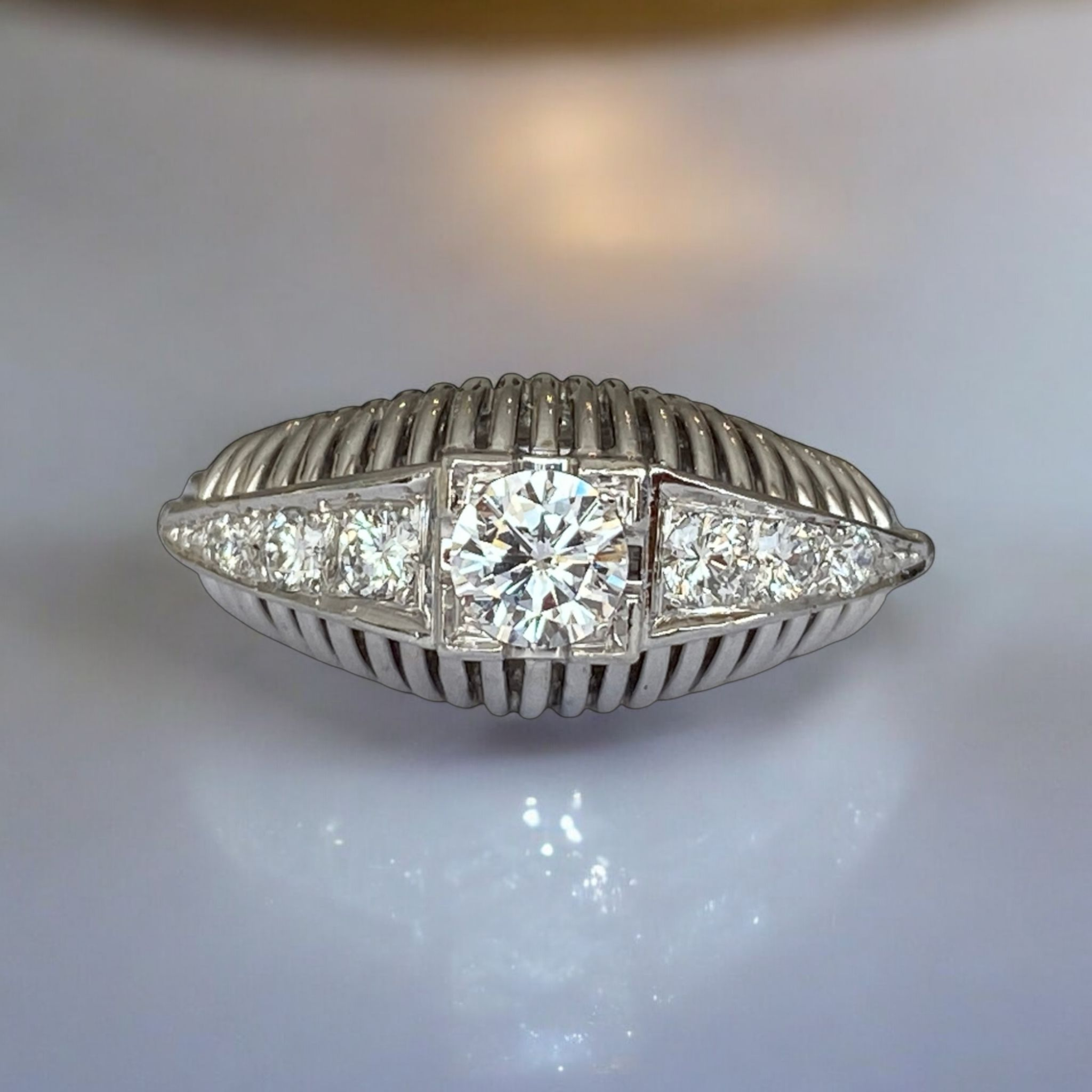 Vintage 18 kt White Gold Engagement Diamonds  Ring – A Timeless Treasure