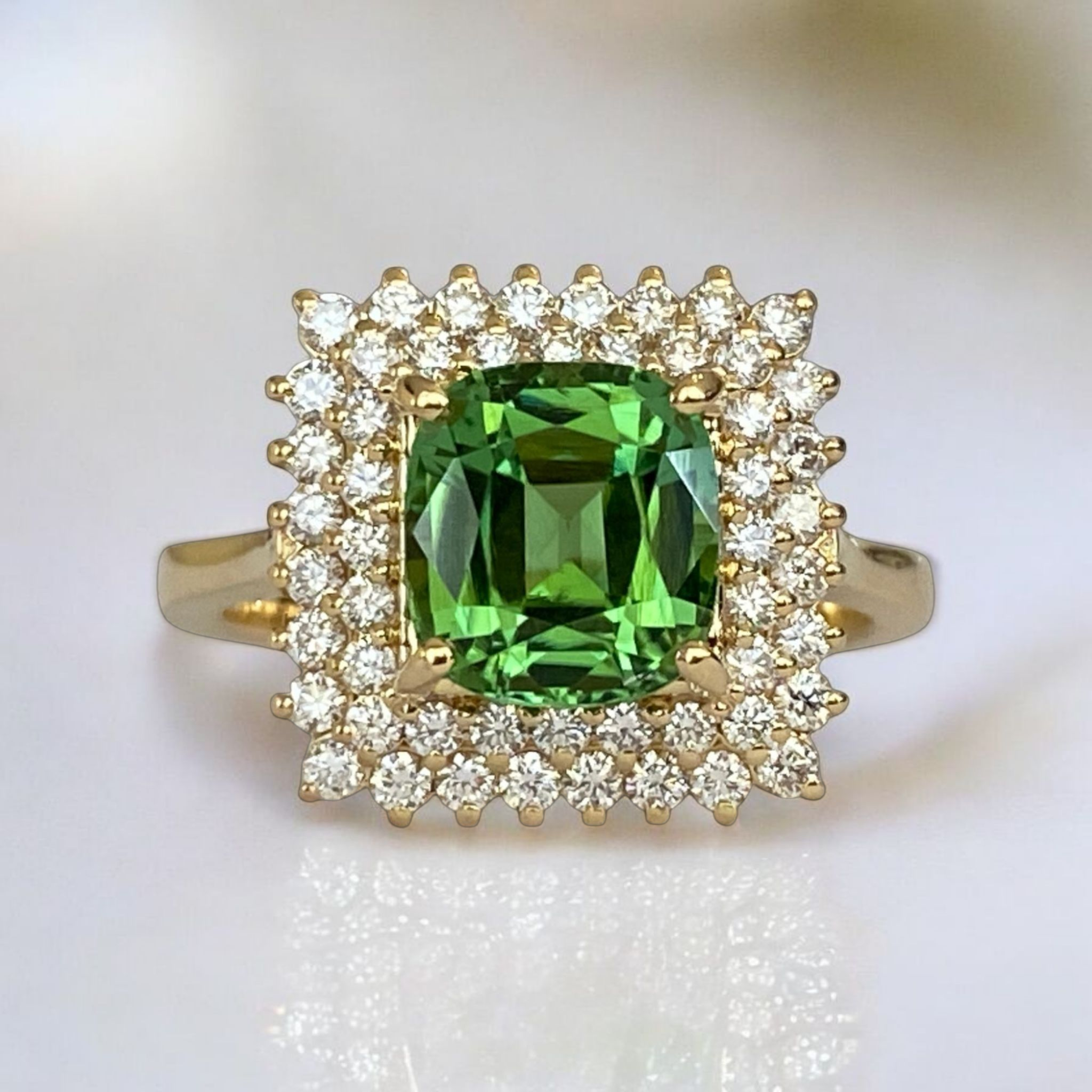 Certified 18K Yellow Gold Ring with 2.50 Ct verdelite Tourmaline& Diamonds