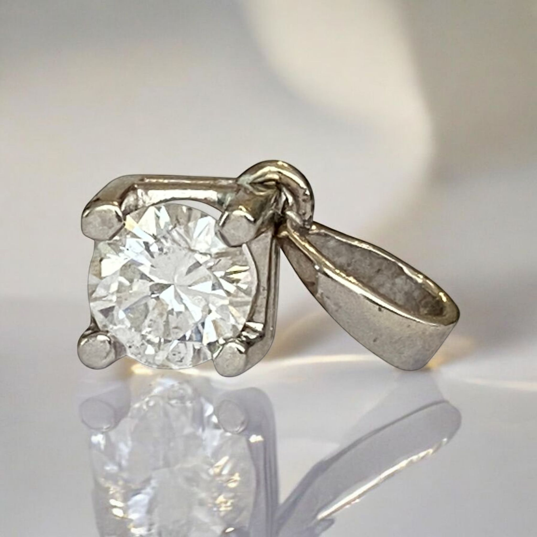 Timeless Elegance: White Gold Solitaire Diamond Pendant